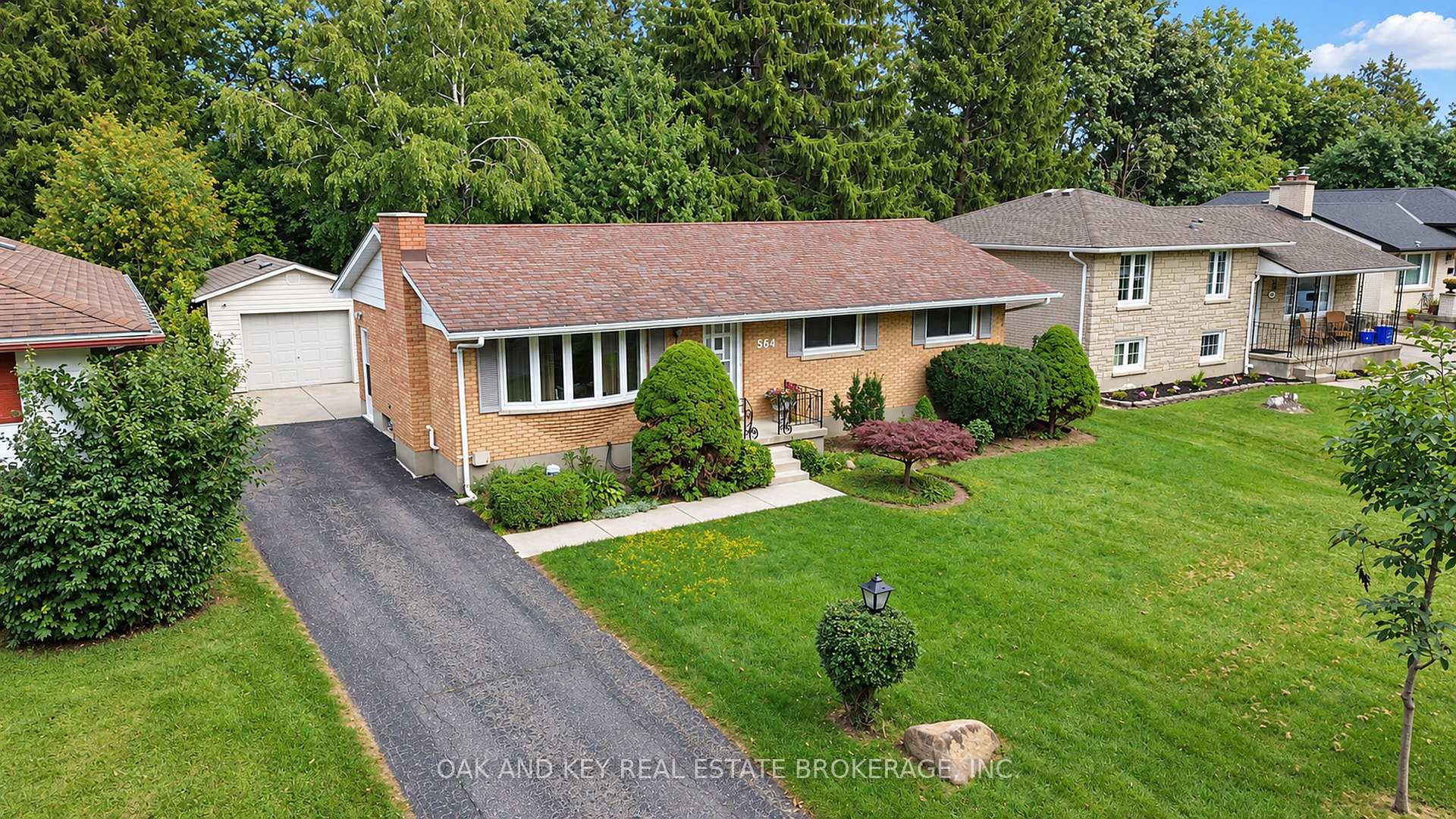 564 Chiddington Avenue, London South, ON N6C 2W5