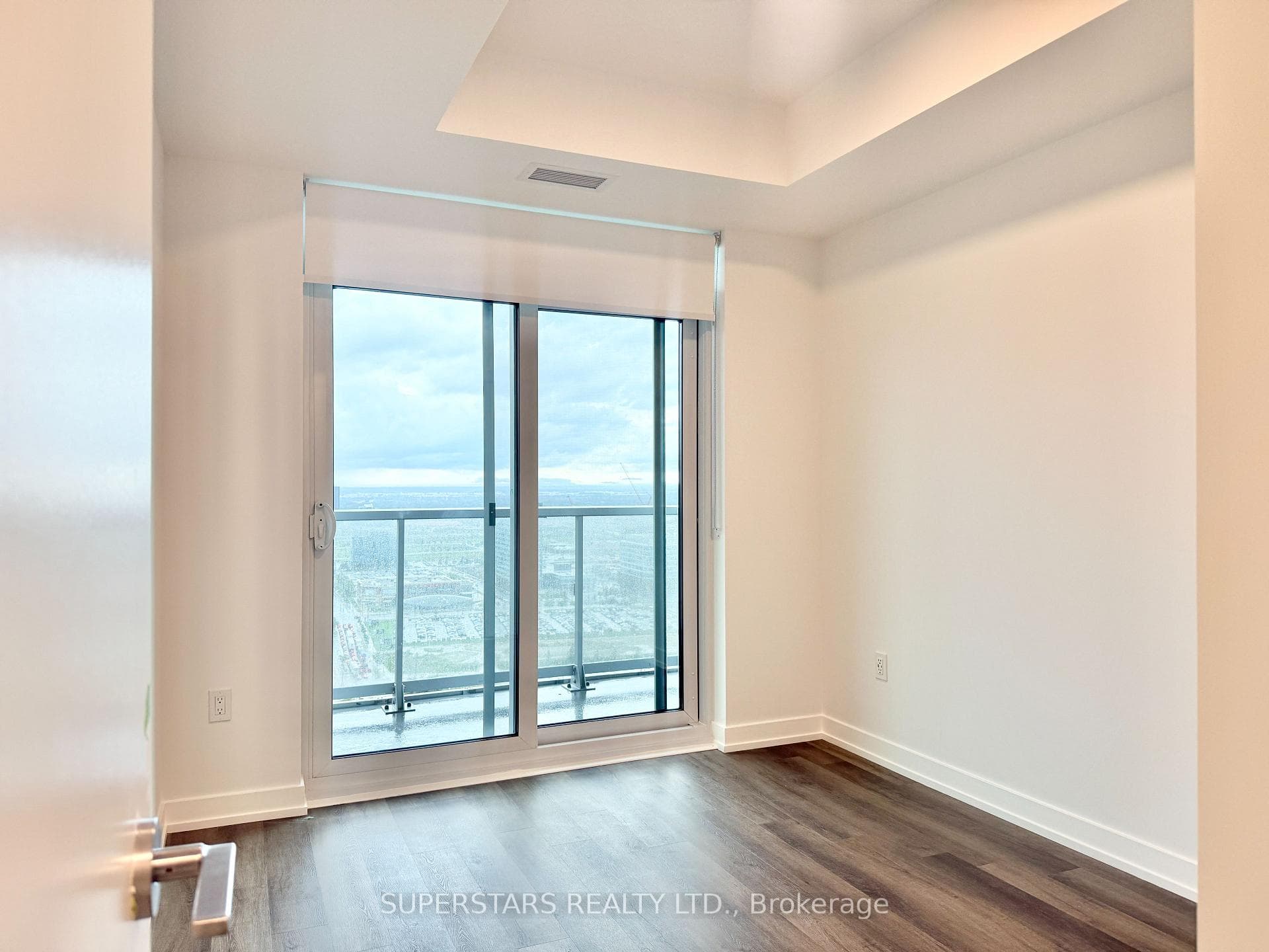 5 Meadowdale Road 2710, Vaughan, ON L4K 0C7