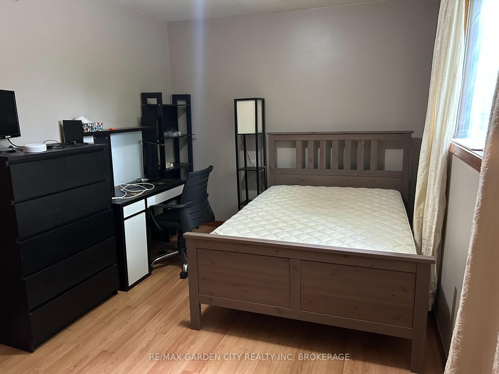 182 York Street, St. Catharines, ON L2R 6G2