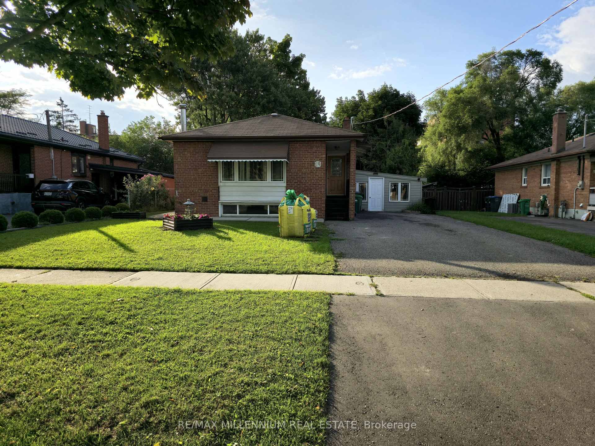 14 Charles Street Basement, Brampton, ON L6V 1E6
