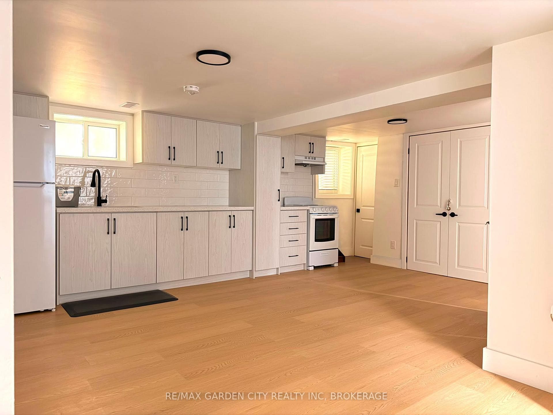 5261 Buchanan Avenue, Niagara Falls, ON L2E 5A7