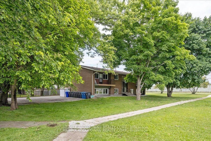 2344 Queensway Drive 4, Burlington, ON L7R 3T3