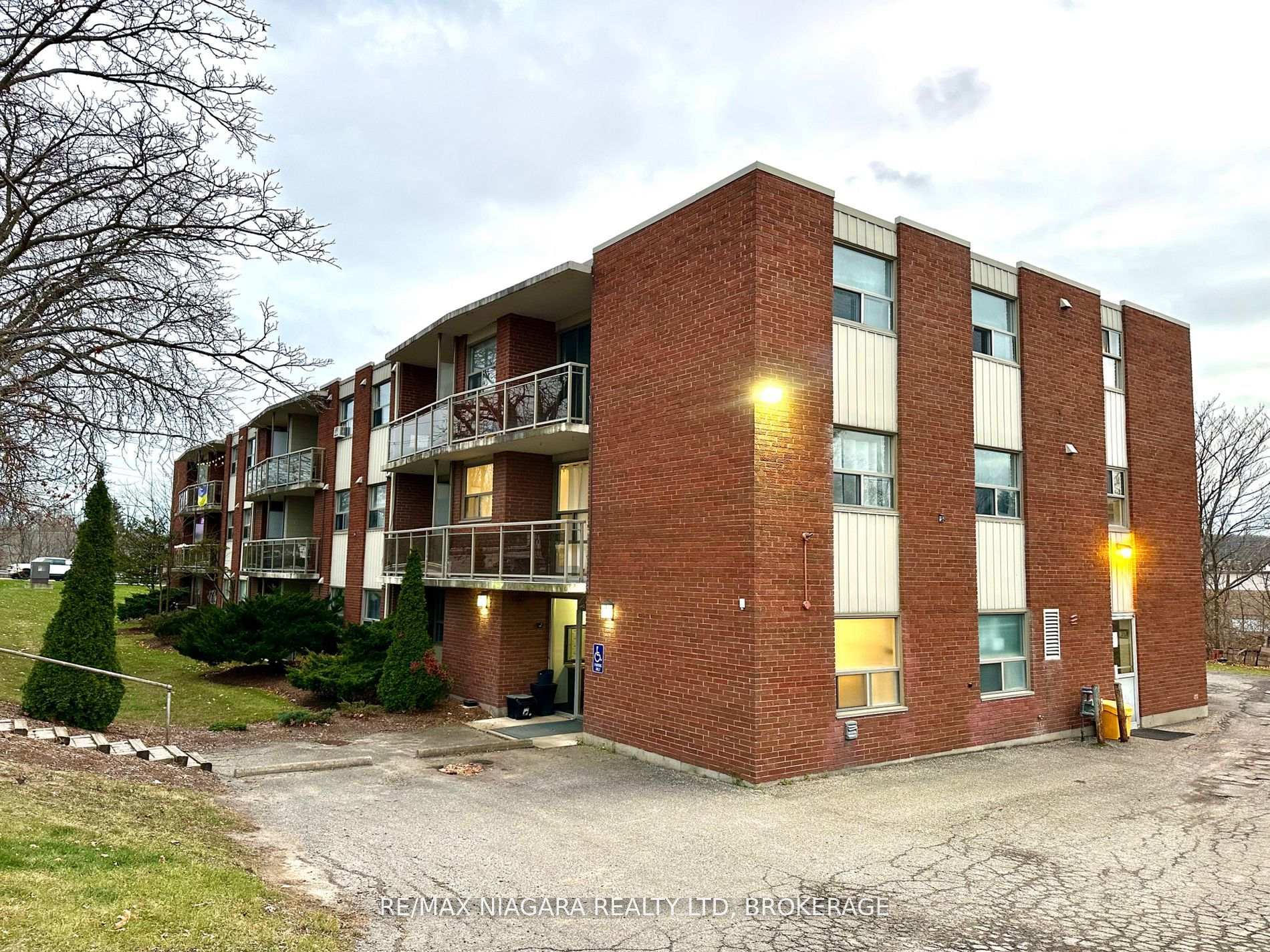 7 Riverview Boulevard 102, St. Catharines, ON L2T 3L5