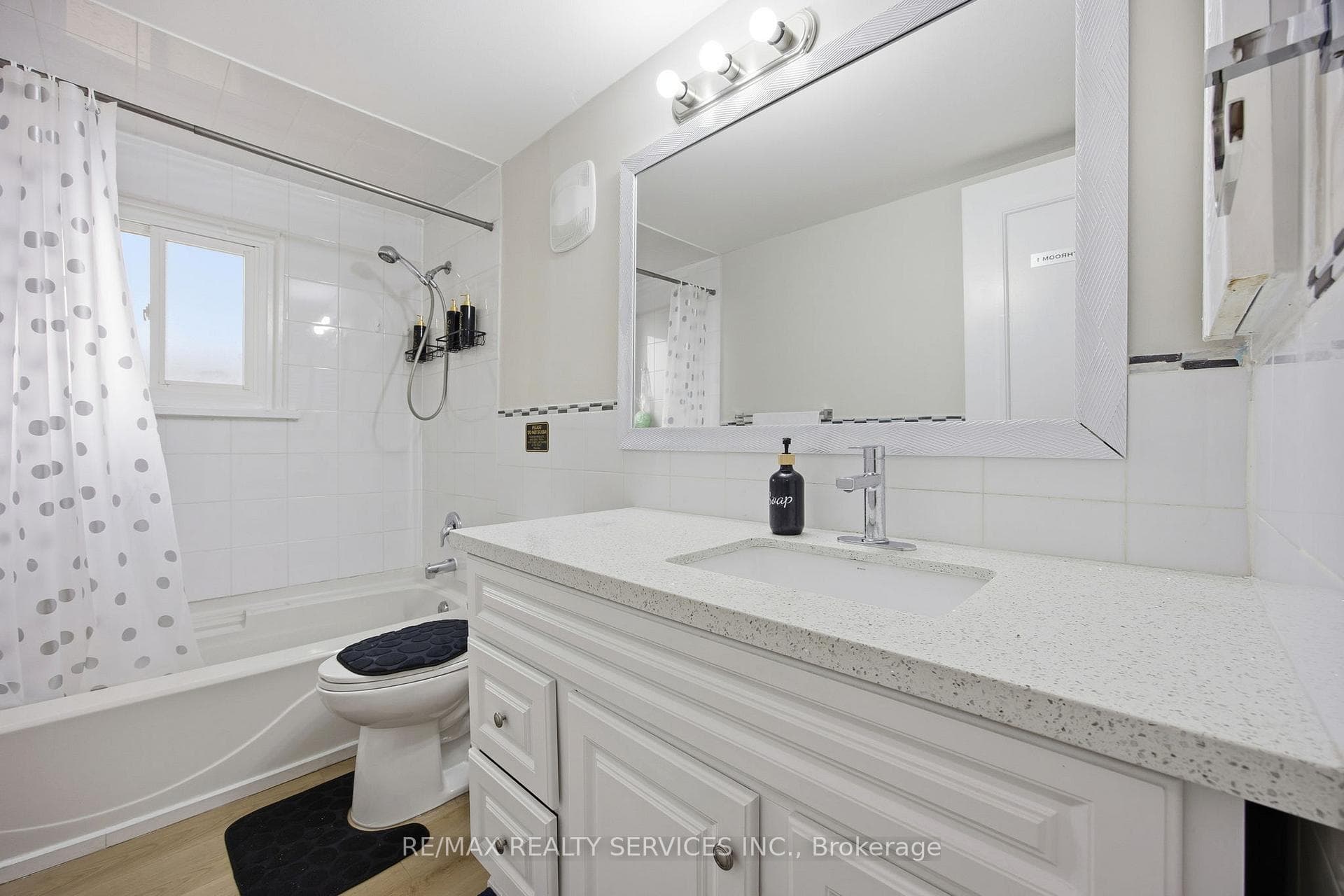 17 Avening Drive, Toronto, ON M9V 1Y2