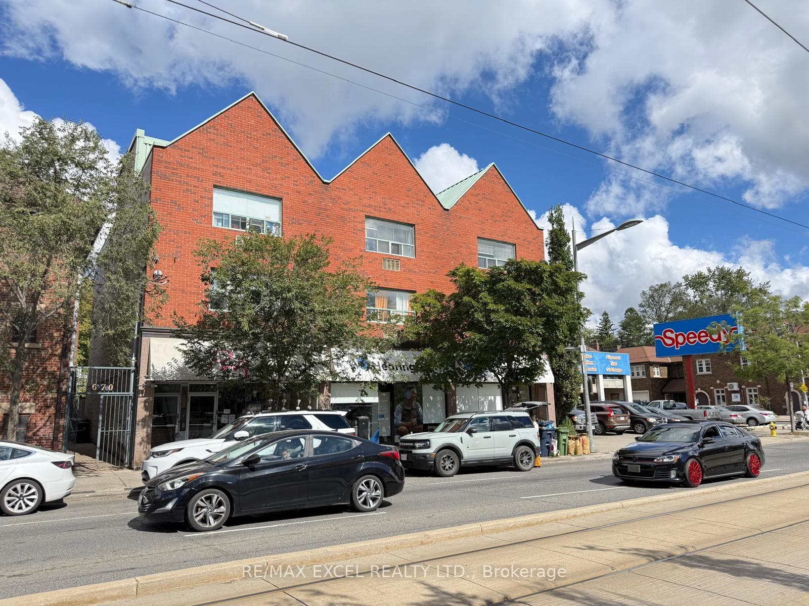 666 St Clair Avenue W 305, Toronto, ON M6C 1B1