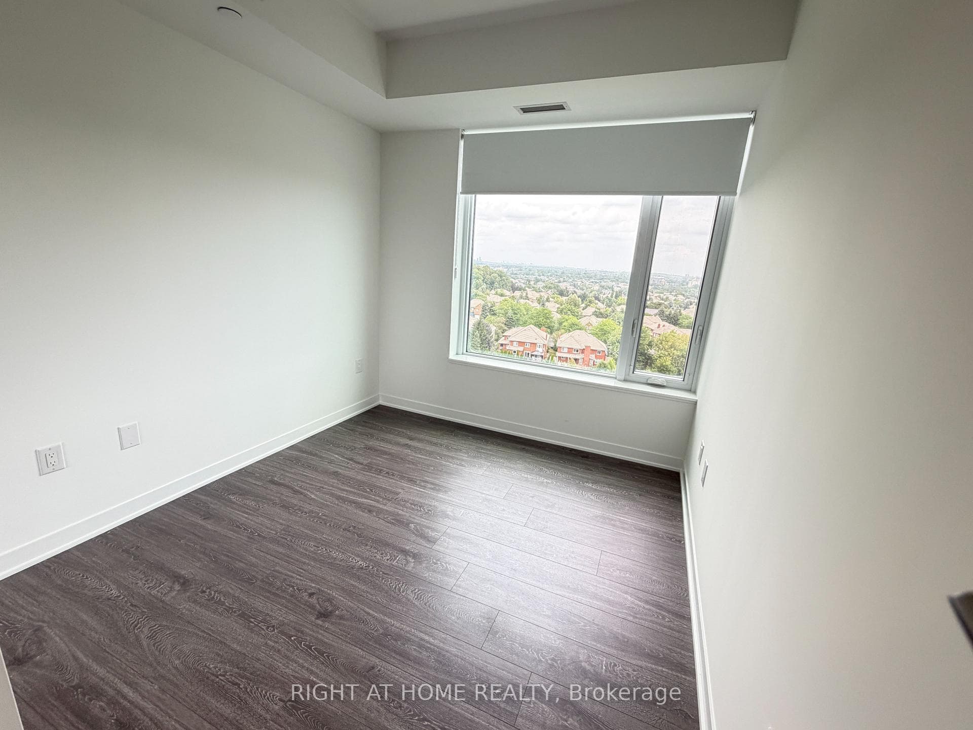 2495 Eglinton Avenue W 1011, Mississauga, ON L5M 2T2