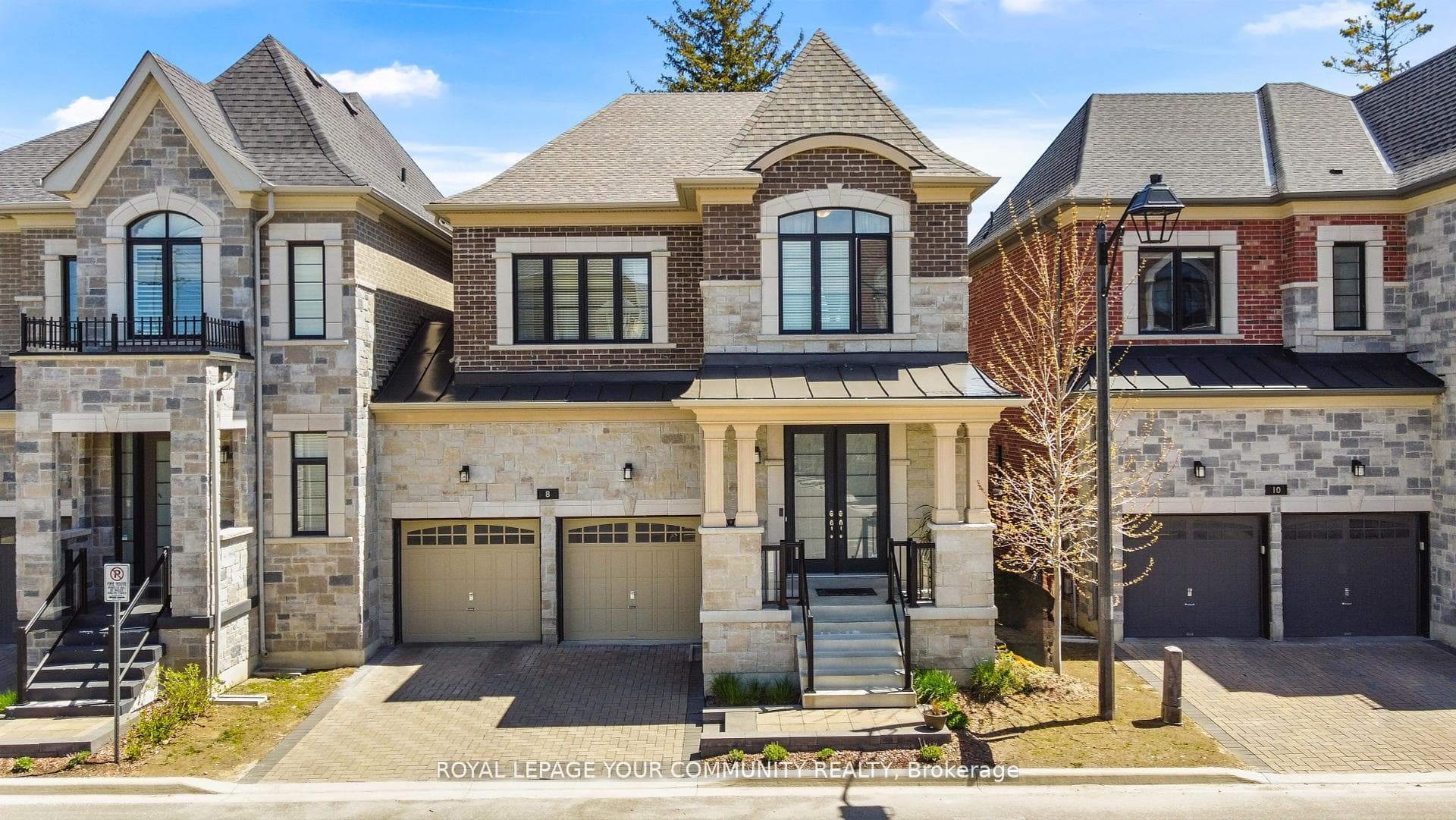 8 Duncombe Lane, Richmond Hill, ON L4C 1C2