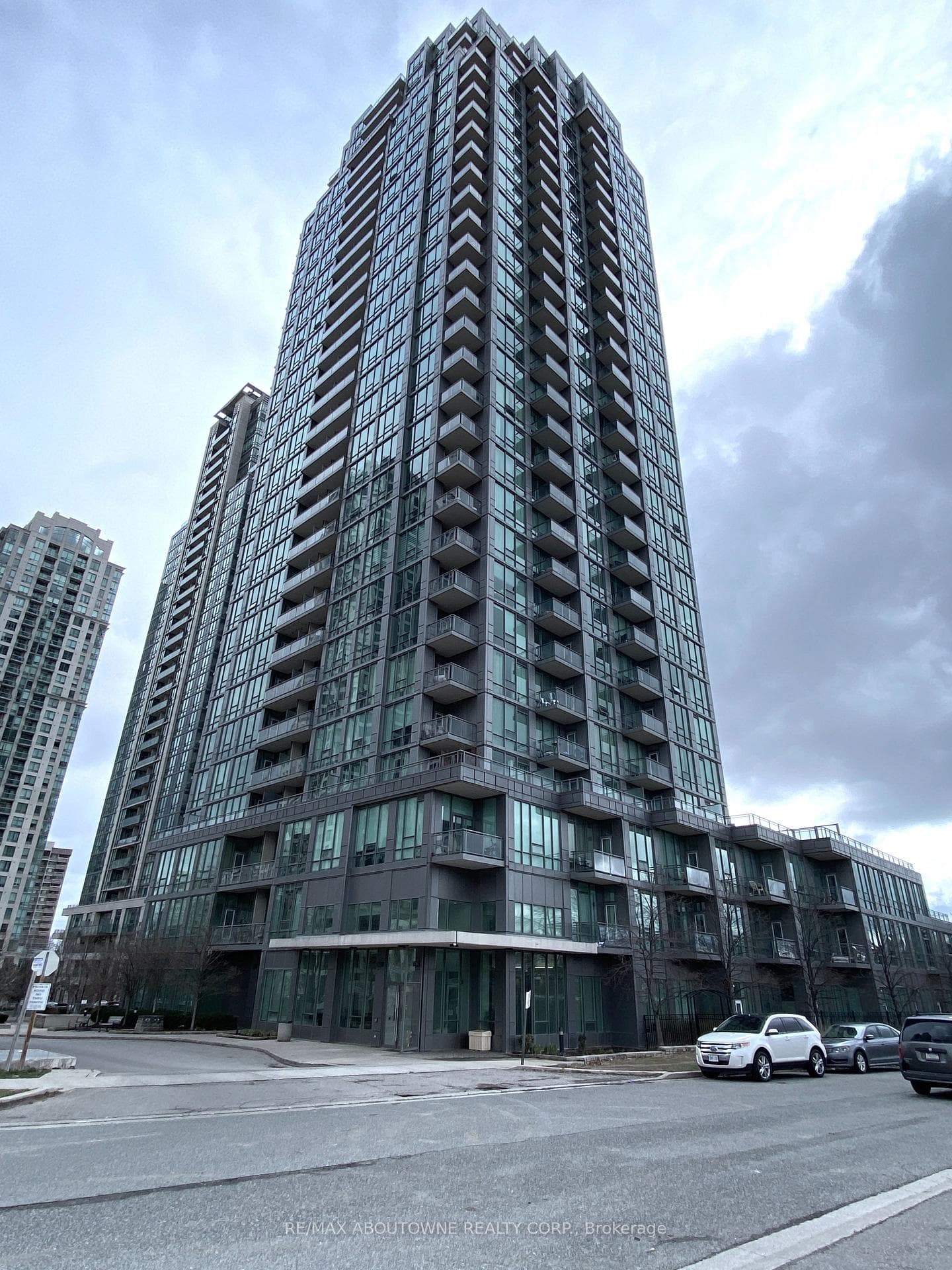 3525 Kariya Drive 1712, Mississauga, ON L5B 0C2