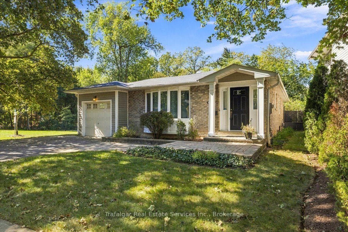 461 Maple Avenue, Oakville, ON L6J 2J2