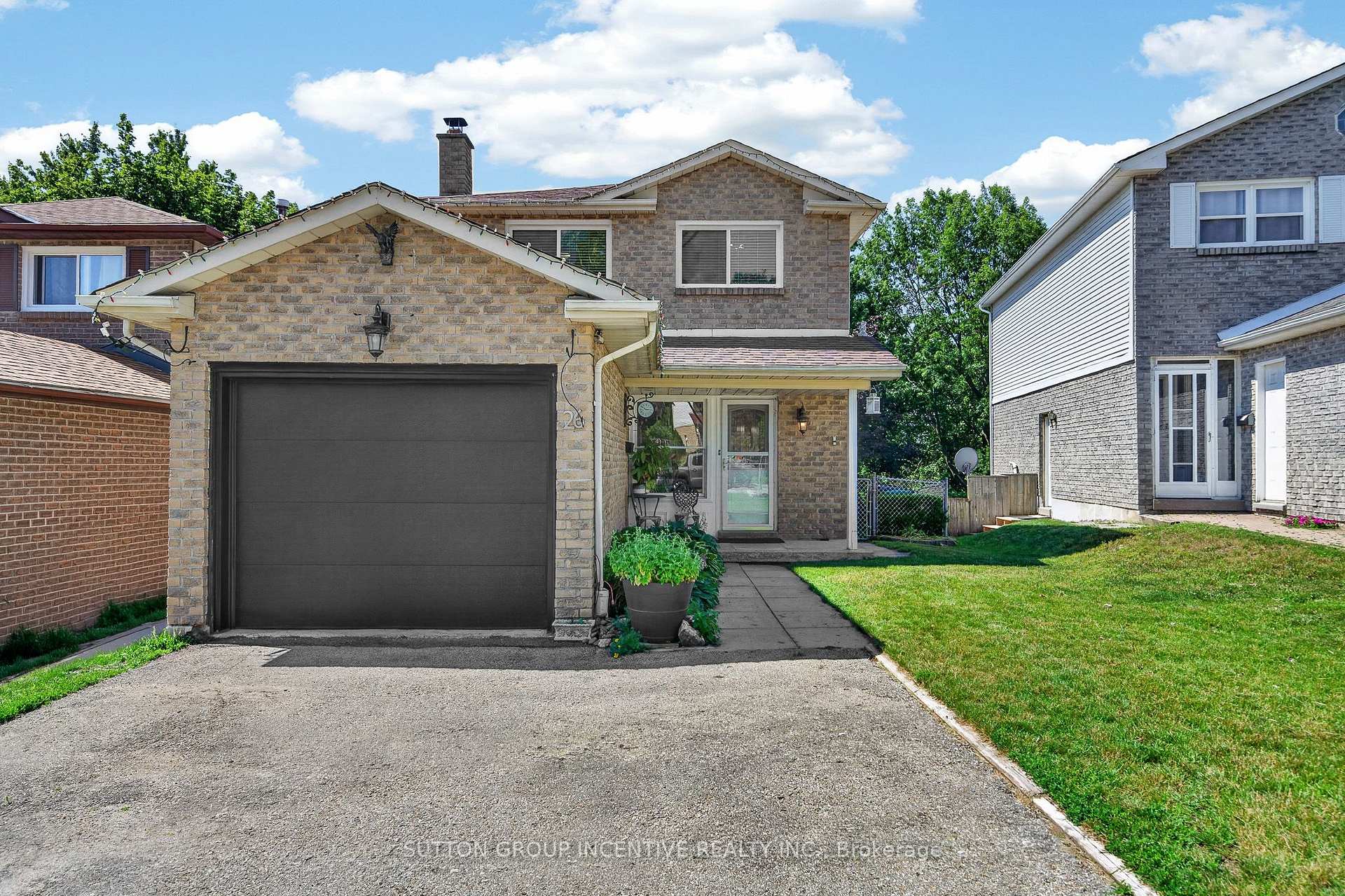 26 Fox Run, Barrie, ON L4N 5L5
