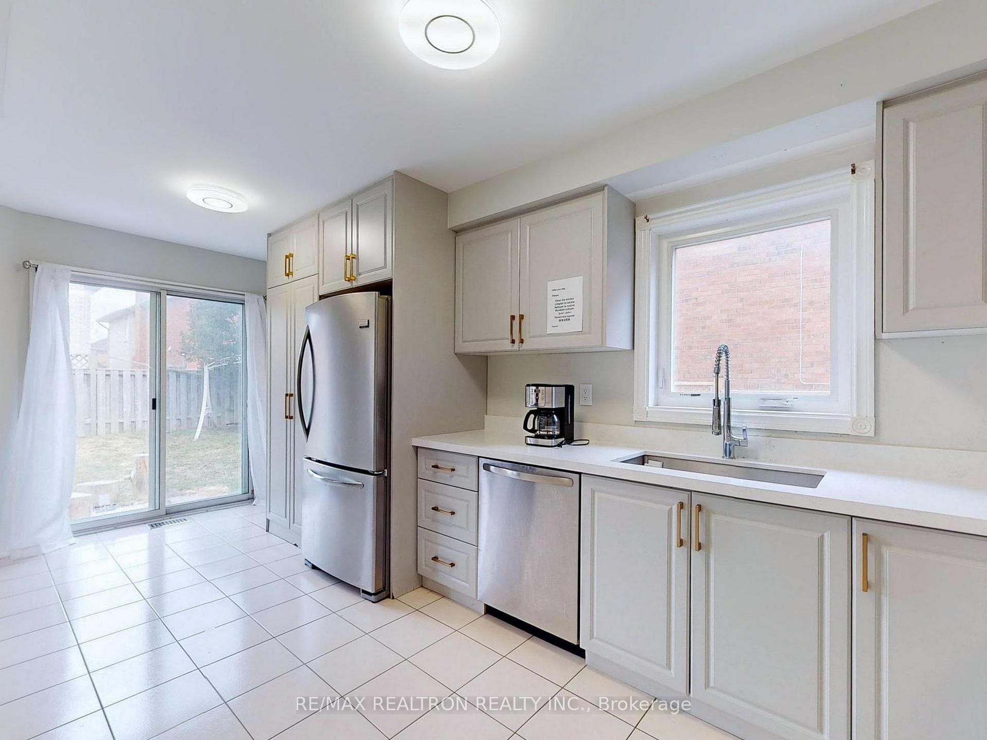 8 Estoril Street Upper, Richmond Hill, ON L4C 0B9