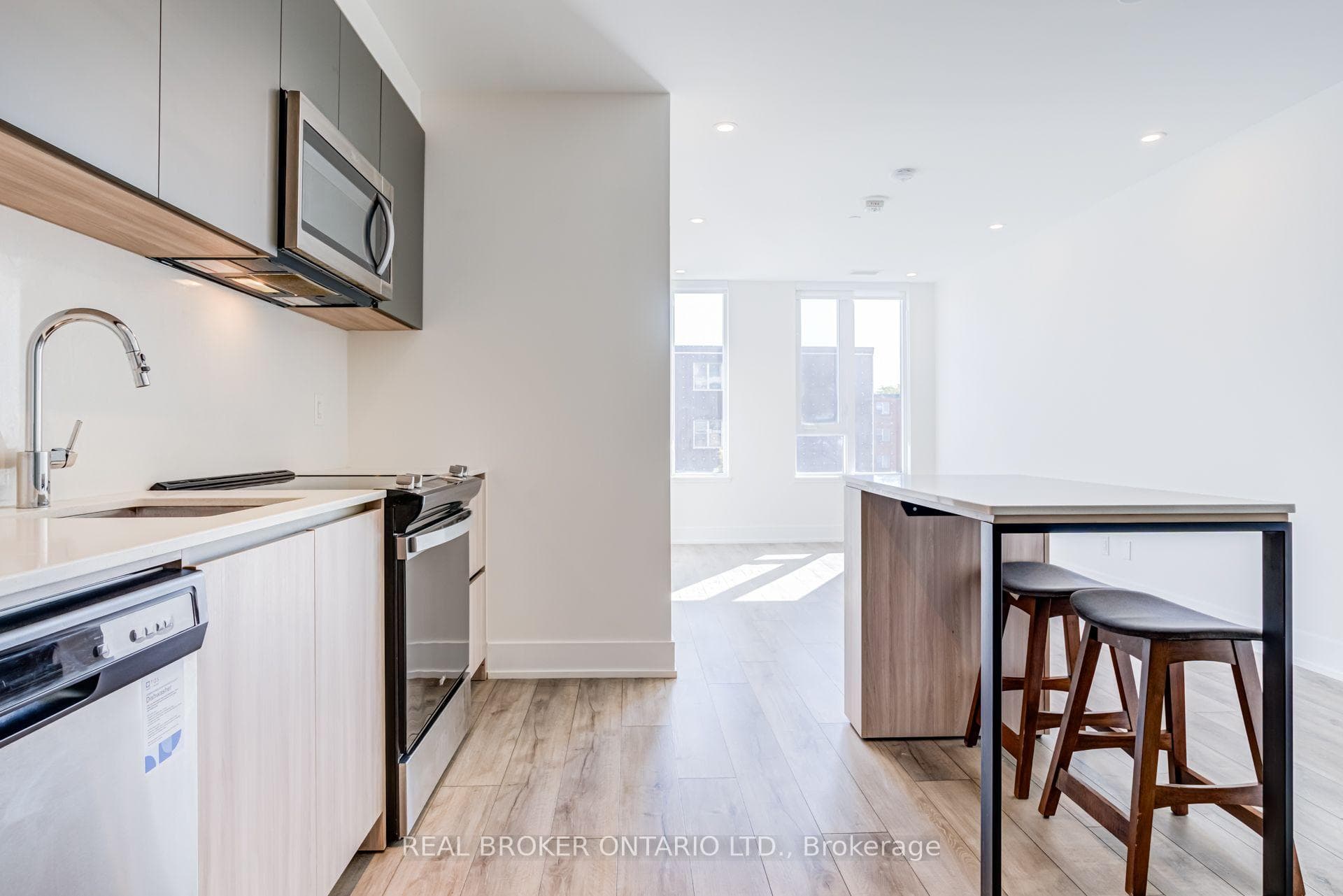 11 Maryport Avenue 208, Toronto, ON M3M 0E2