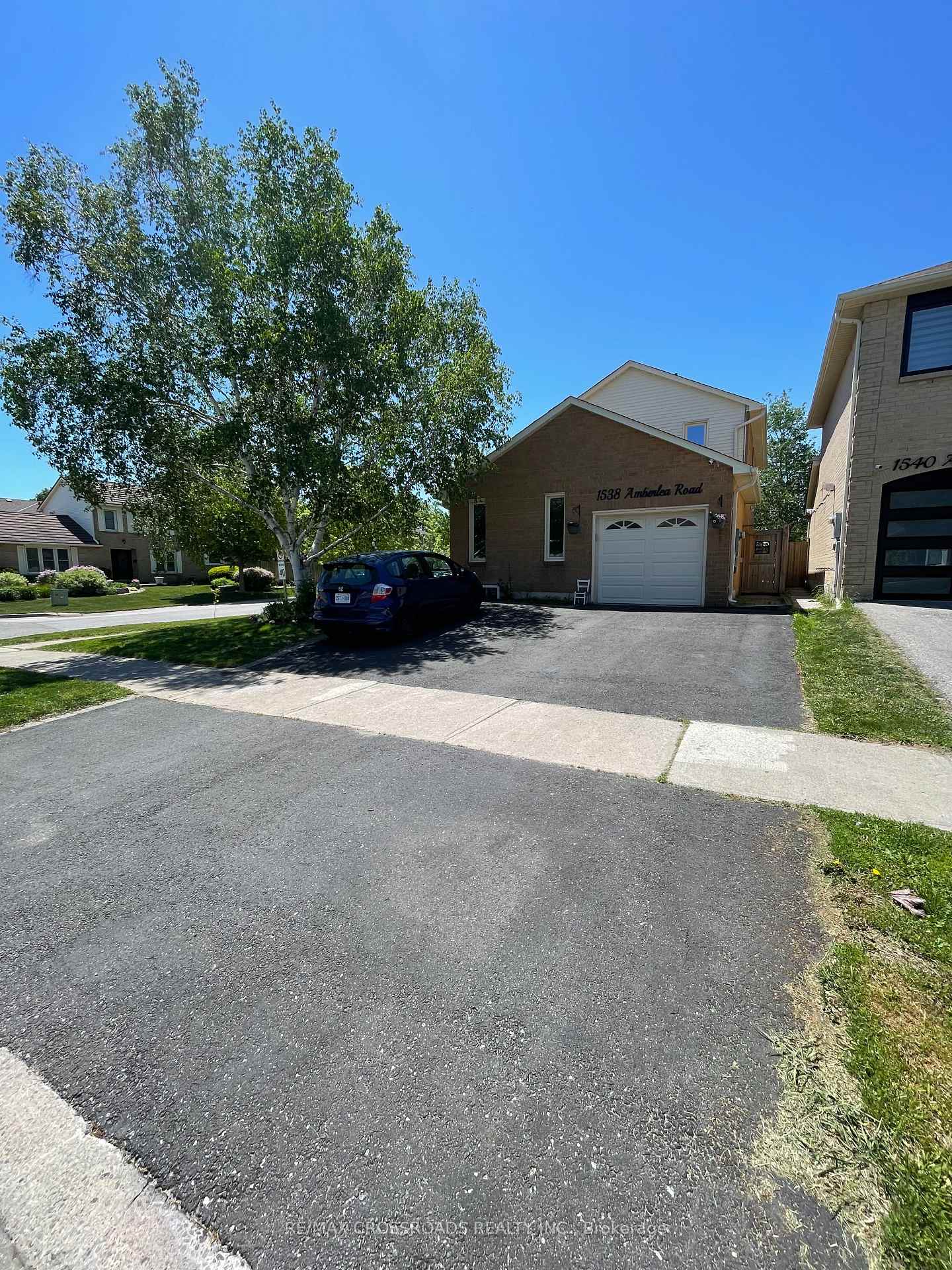 1538 Amberlea Road, Pickering, ON L1V 4V4