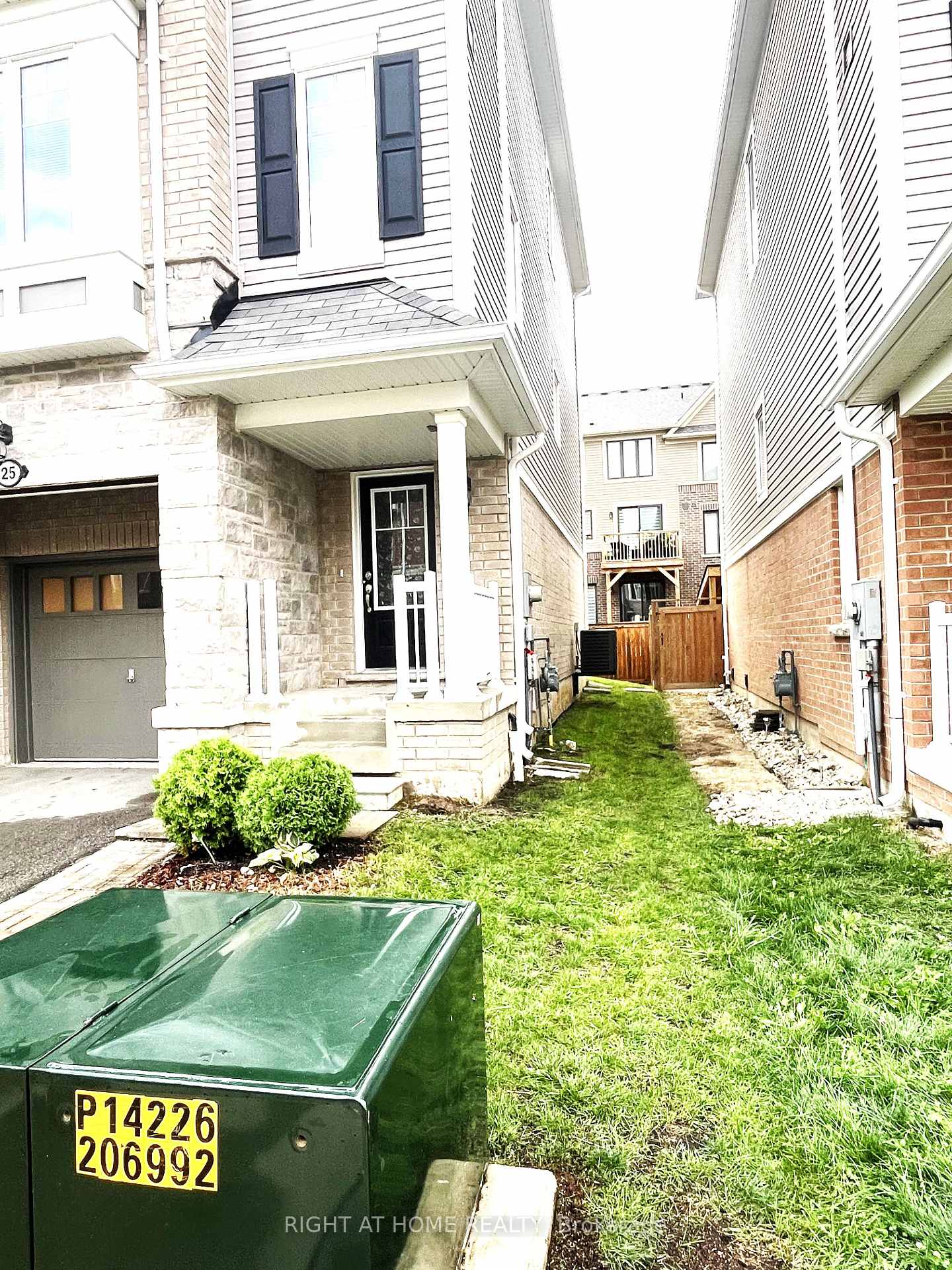 25 Rapids Lane, Hamilton, ON L8K 0A3