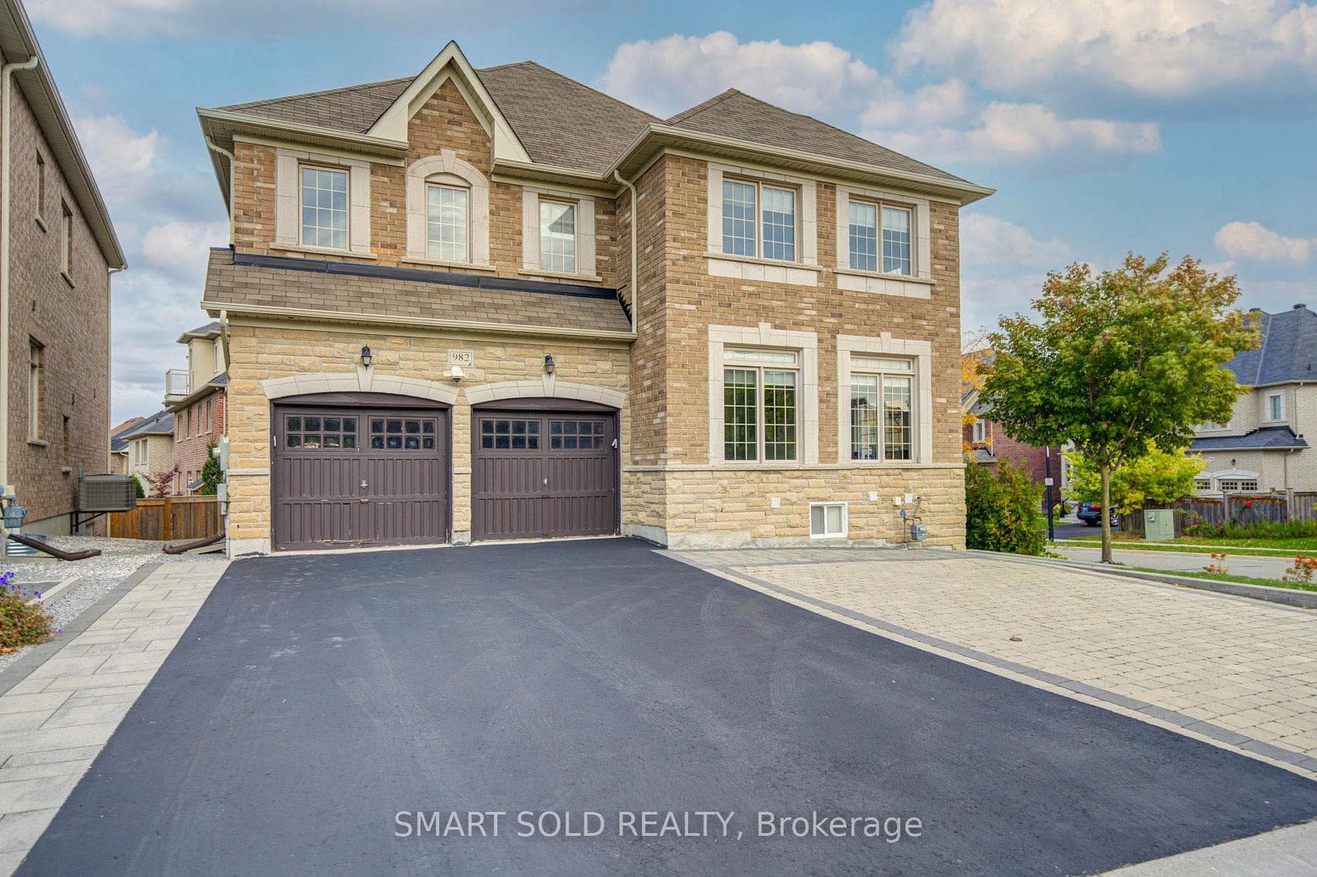 982 Wilbur Pipher Circle, Newmarket, ON L3X 0B8