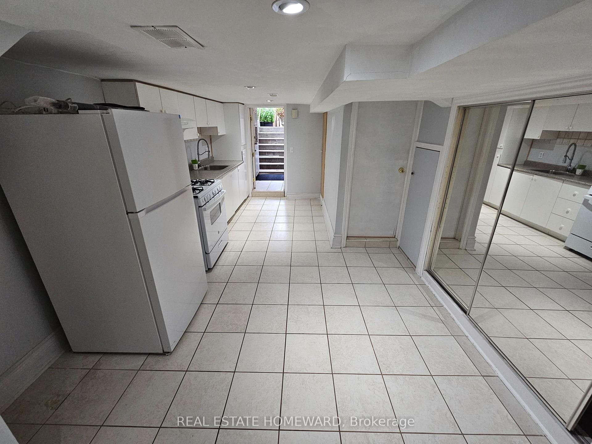 19 Keystone Avenue Lower level, Toronto, ON M4C 1G9
