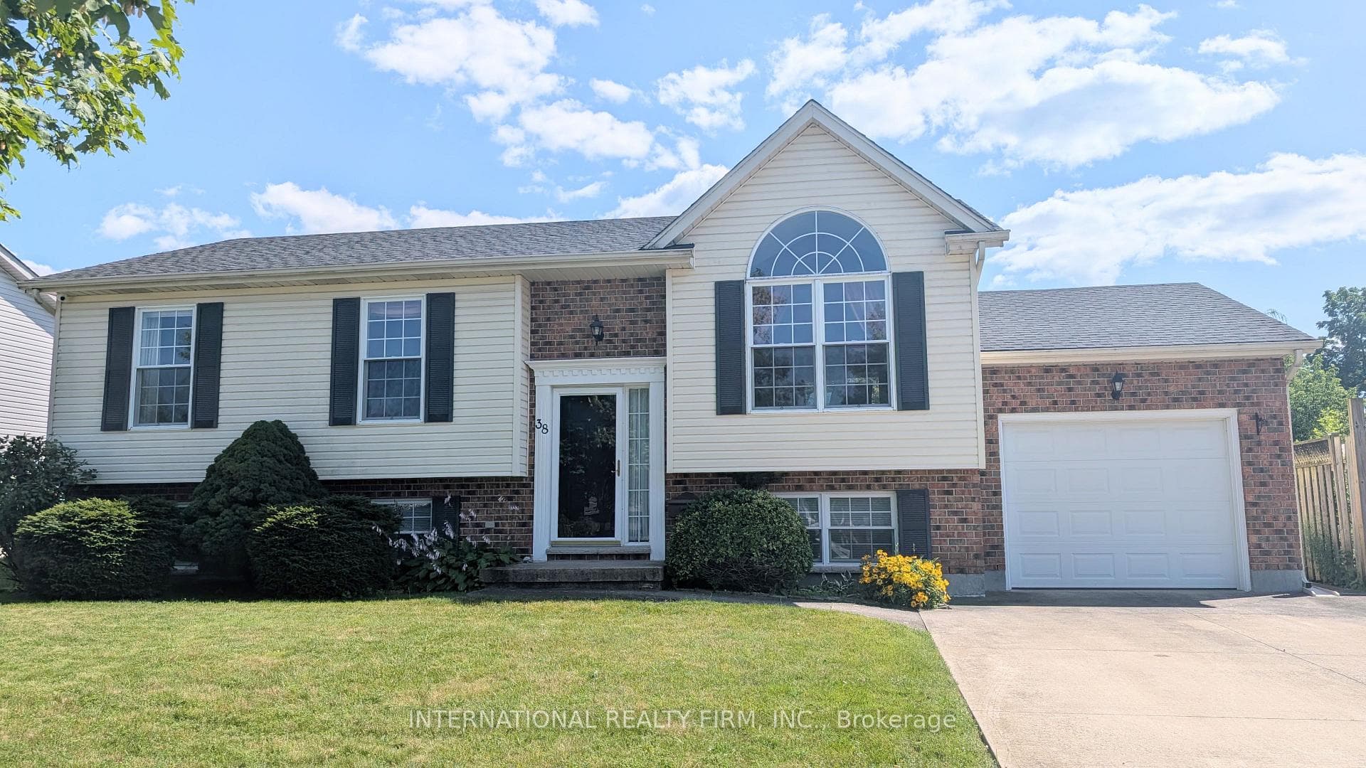 38 Windle Village Crescent, Thorold, ON L2V 4Z6