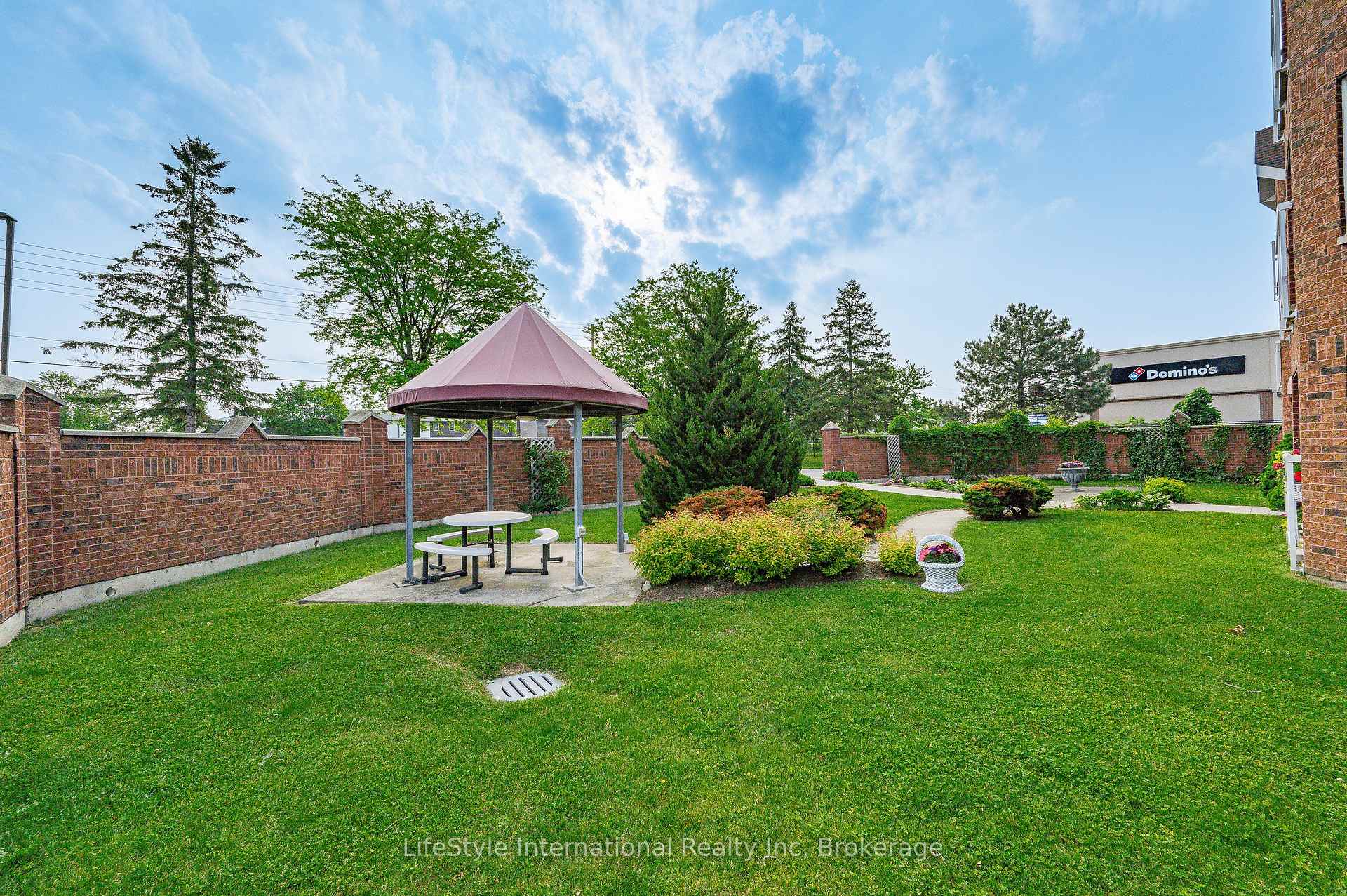 208 Silvercreek Parkway N 104, Guelph, ON N1H 8H2