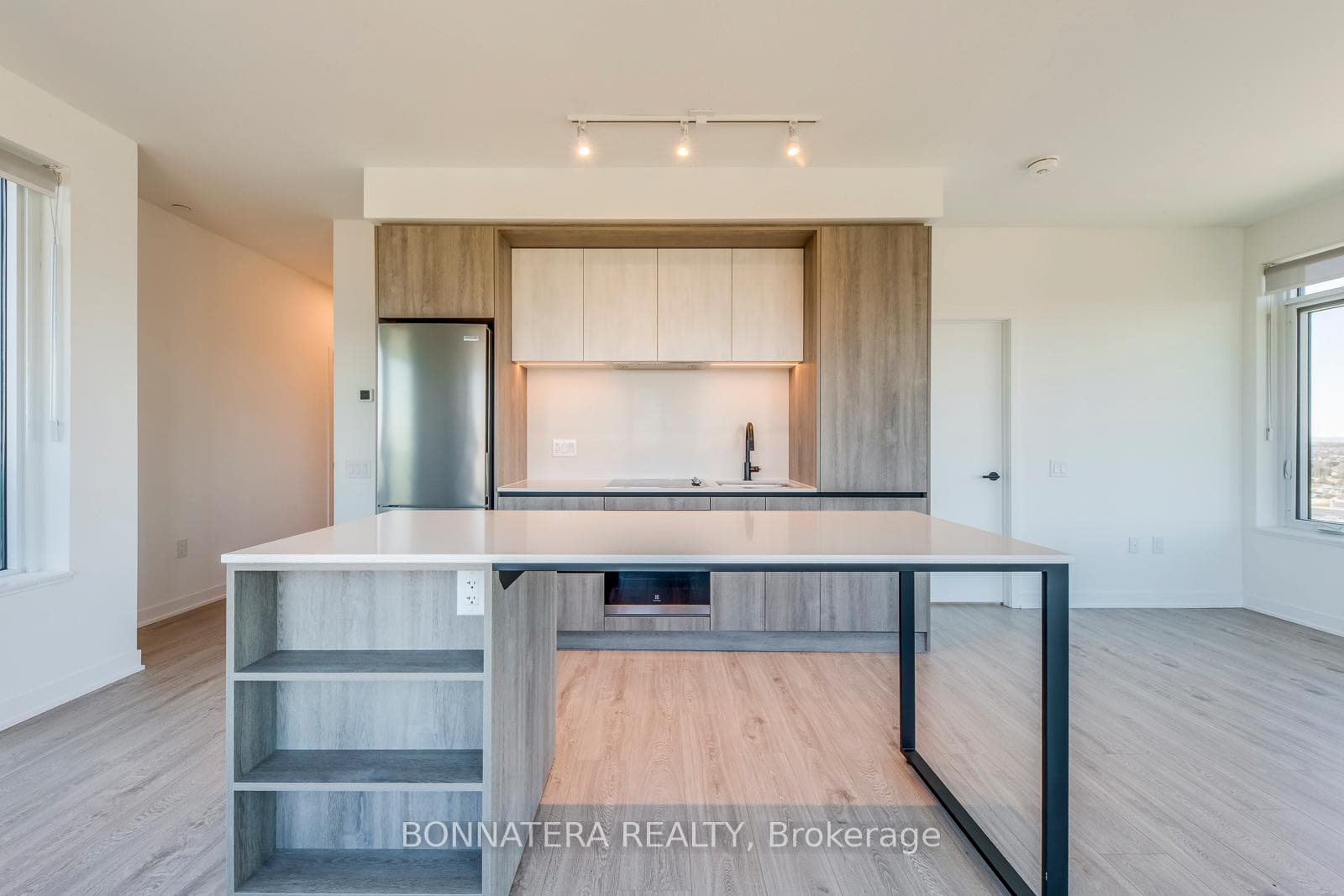 2495 Eglinton Avenue W 1810, Mississauga, ON L5M 2T2