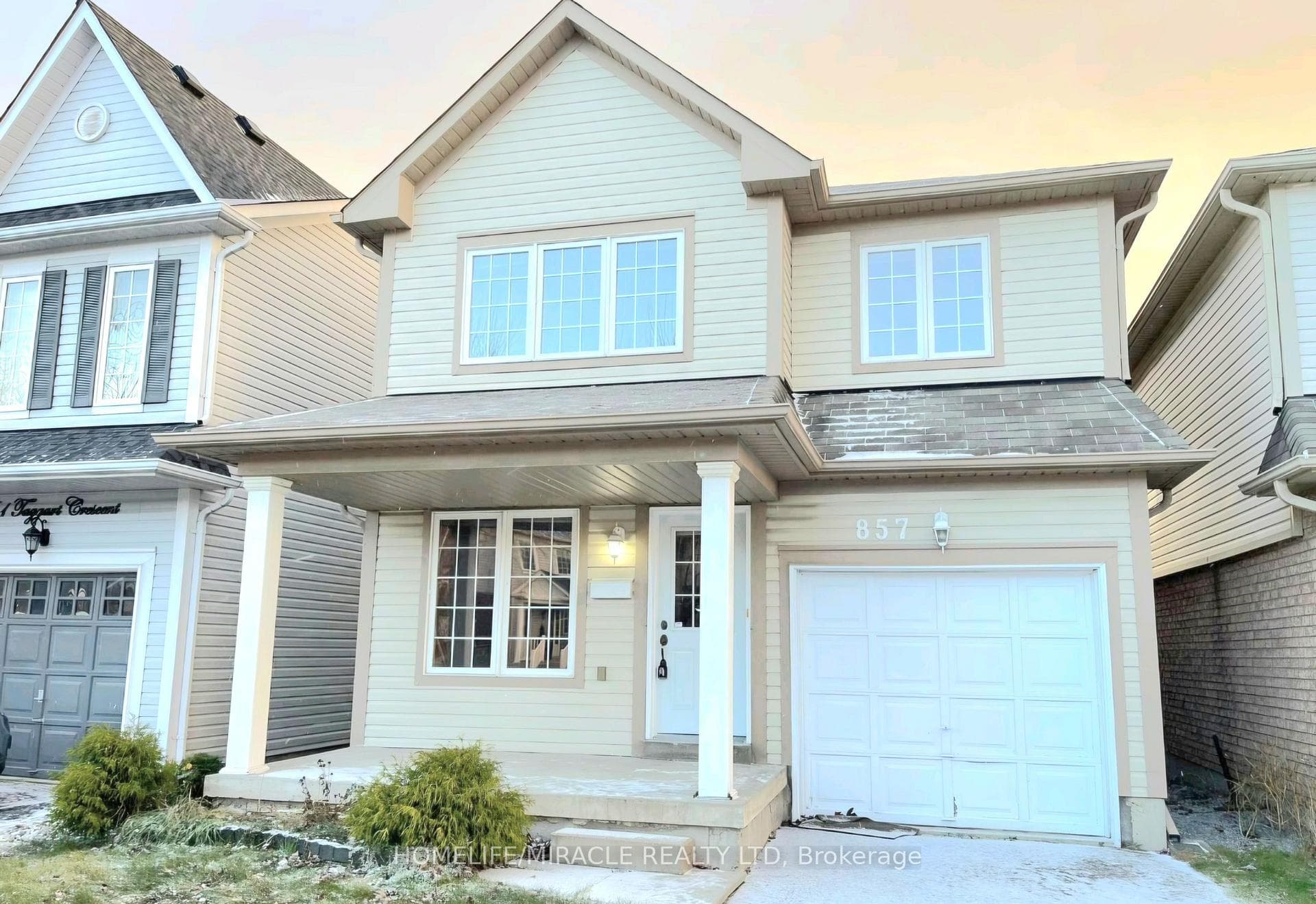 857 Taggart Crescent, Oshawa, ON L1K 0E6