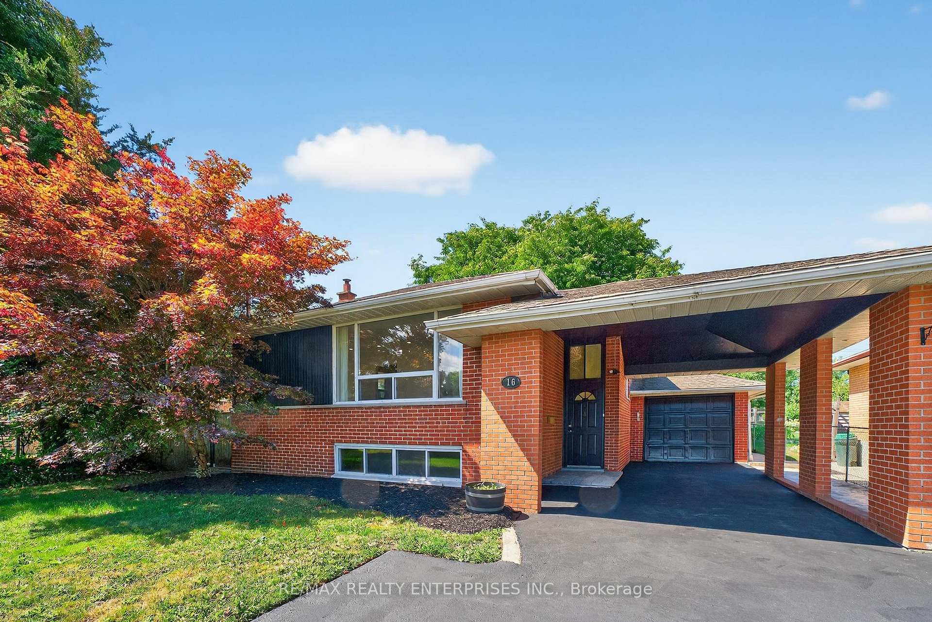 16 Warbeck Place, Toronto, ON M9R 3C3