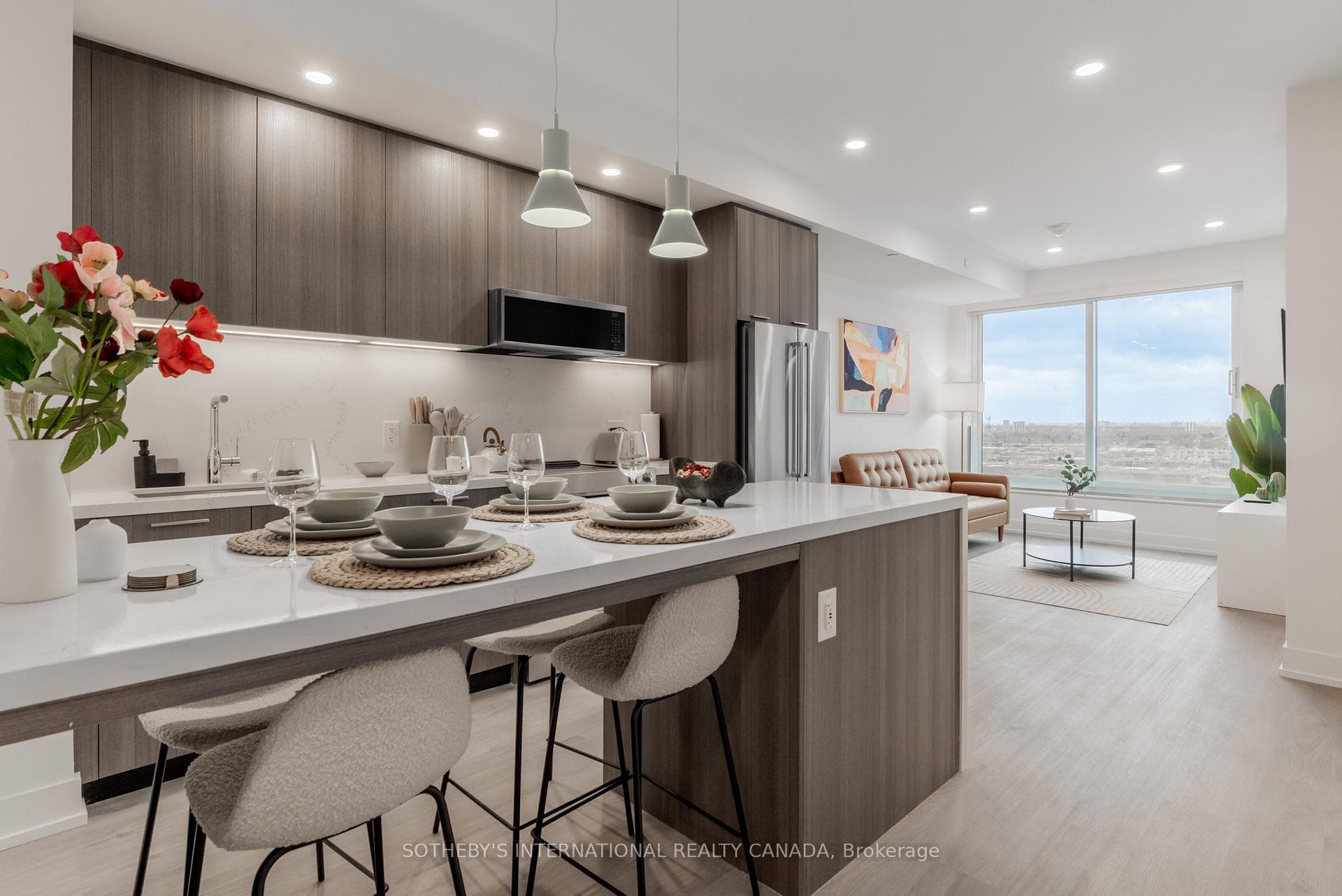 29 York Garden Way 1706, Toronto, ON M6A 2V1