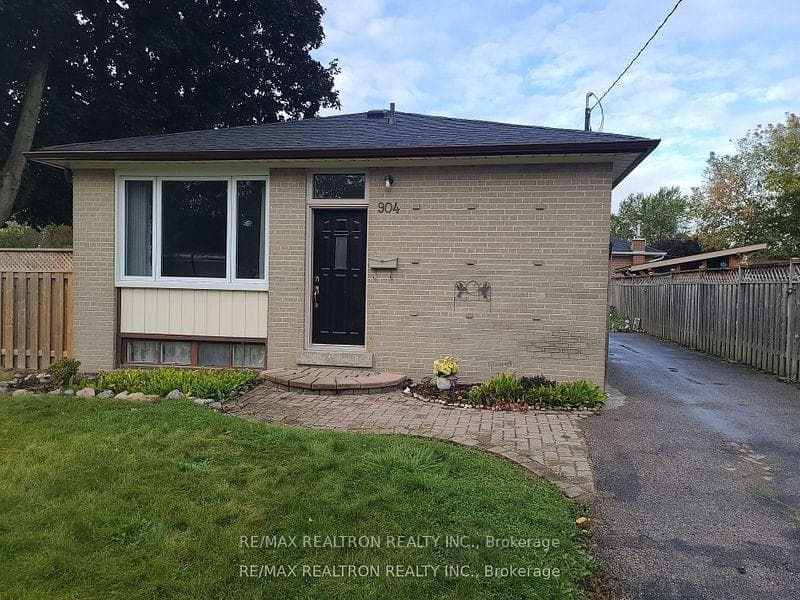904 Donovan Crescent, Whitby, ON L1N 3G3