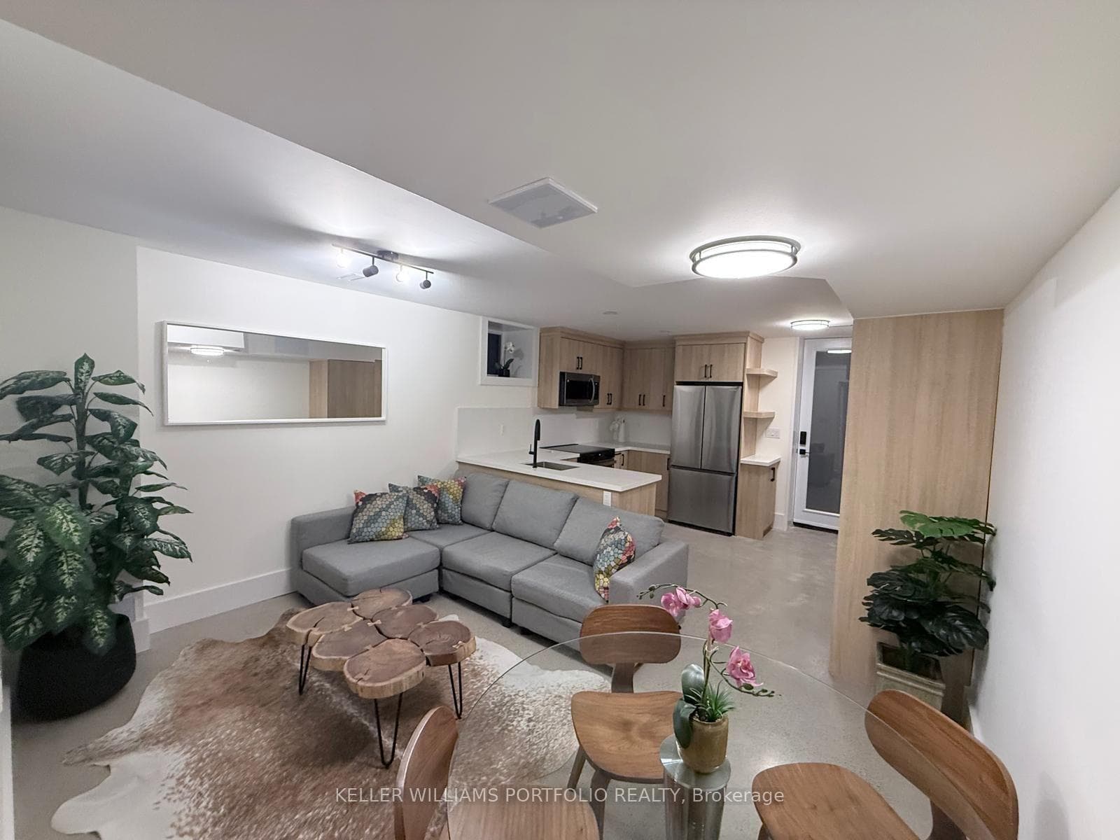 173 Beatrice Street Lower, Toronto, ON M6G 3E9