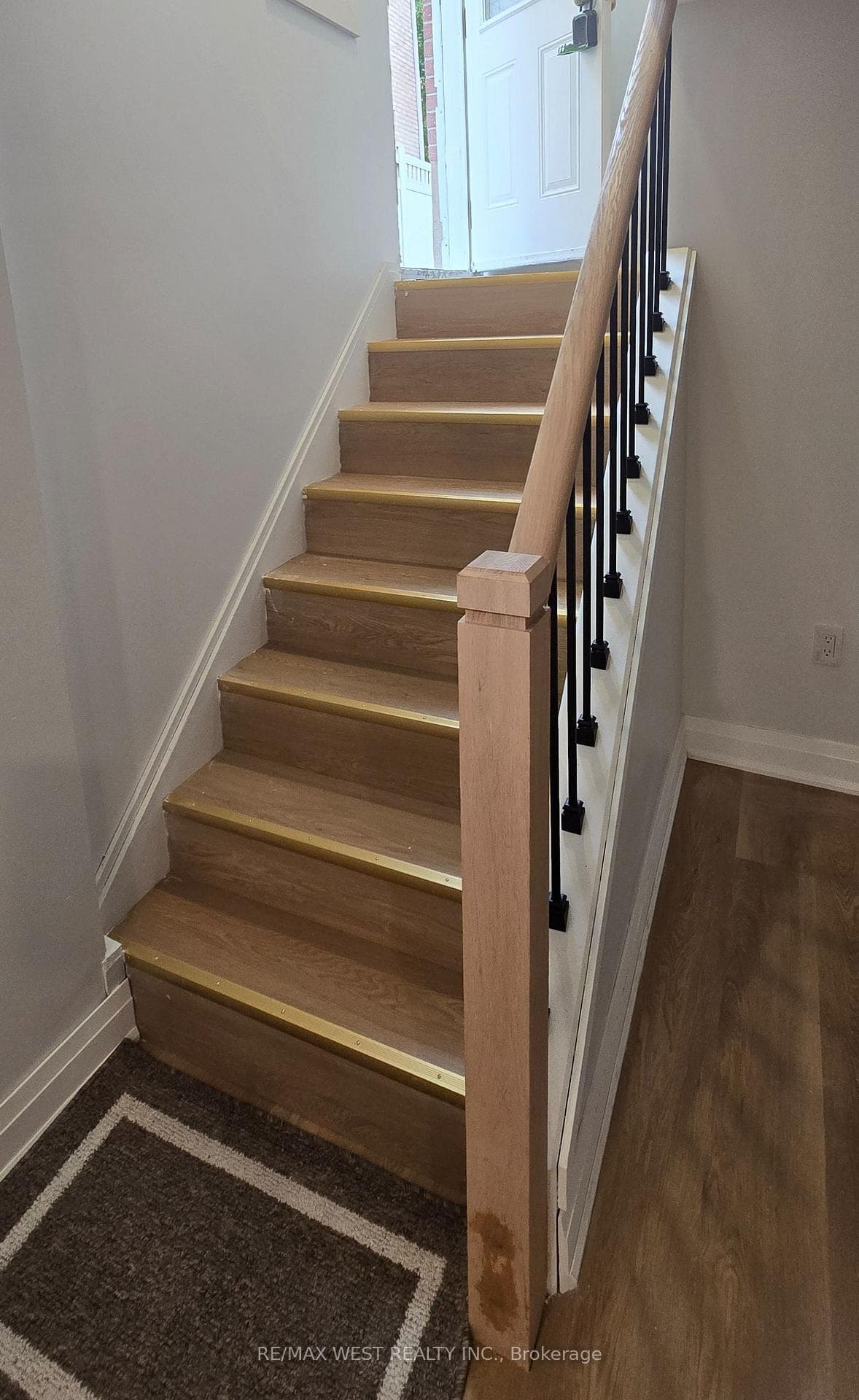 82 Madawaska Avenue Basement, Toronto, ON M2M 2R3