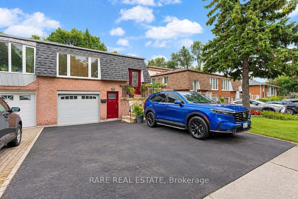 733 Eaglemount Crescent Lower, Mississauga, ON L5C 1H2