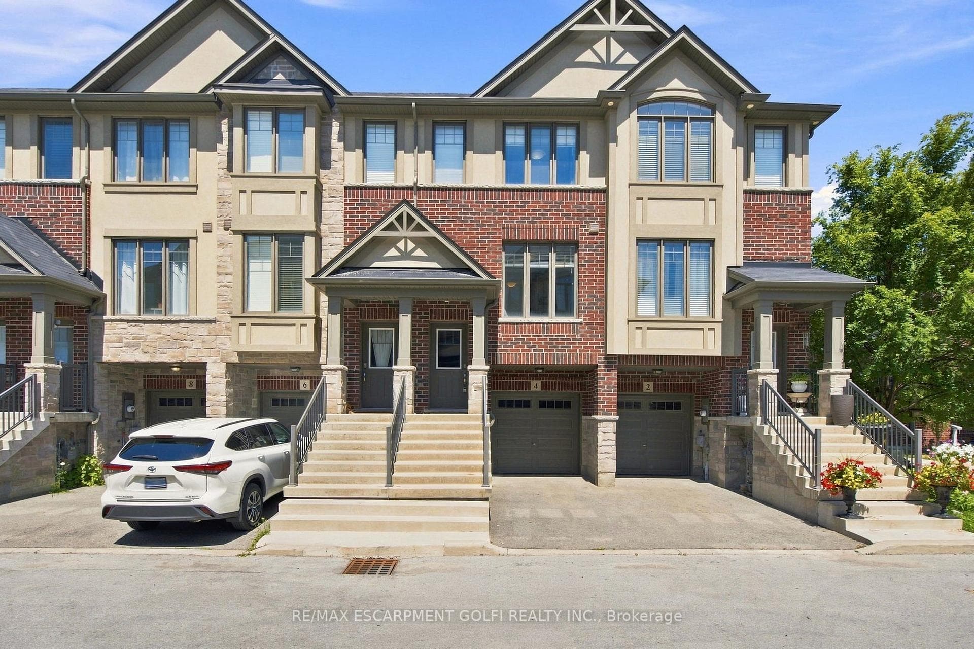 4 COULD Lane, Hamilton, ON L9G 0H2