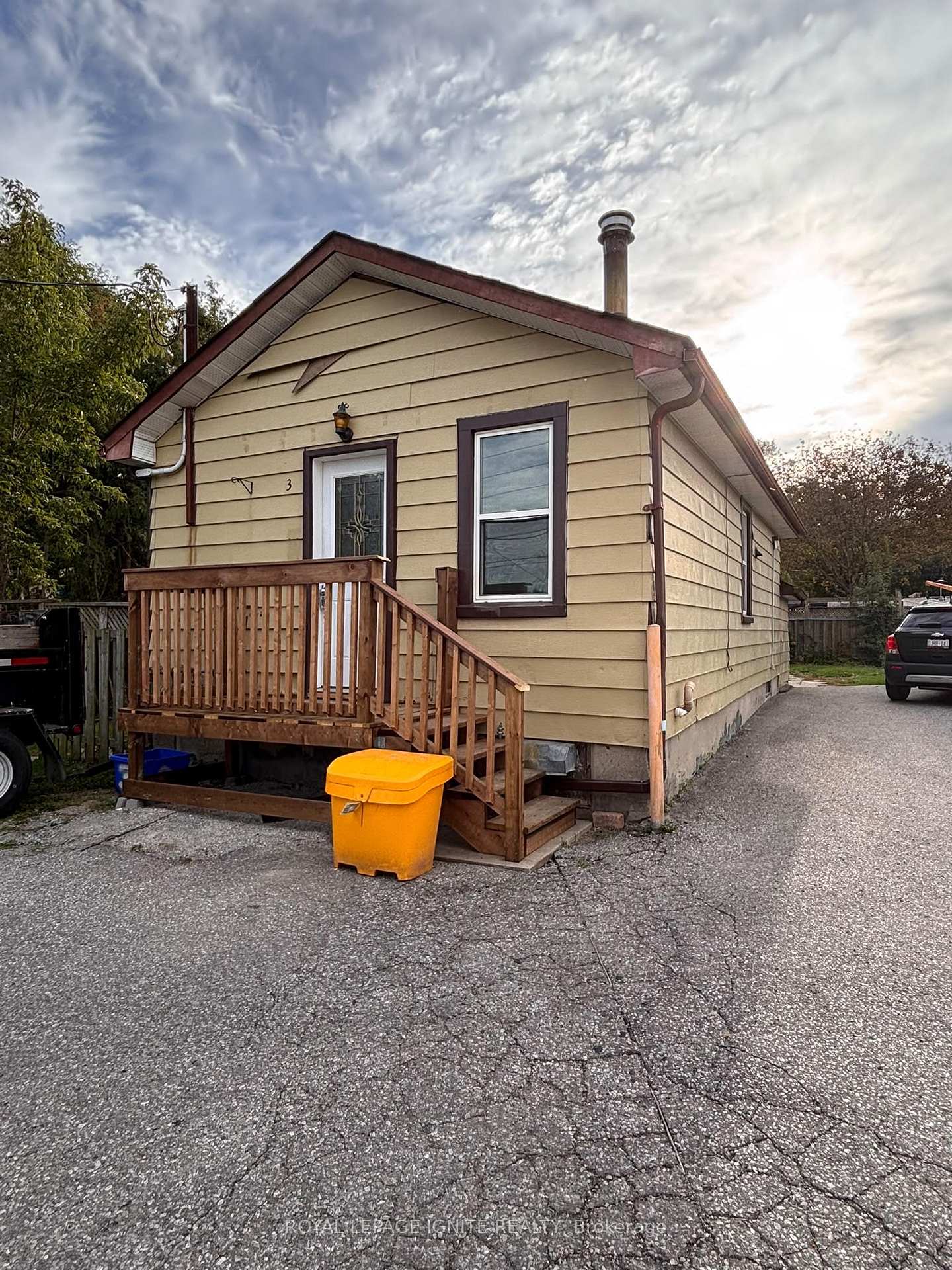 178 Park Road N 3, Oshawa, ON L1J 4L6