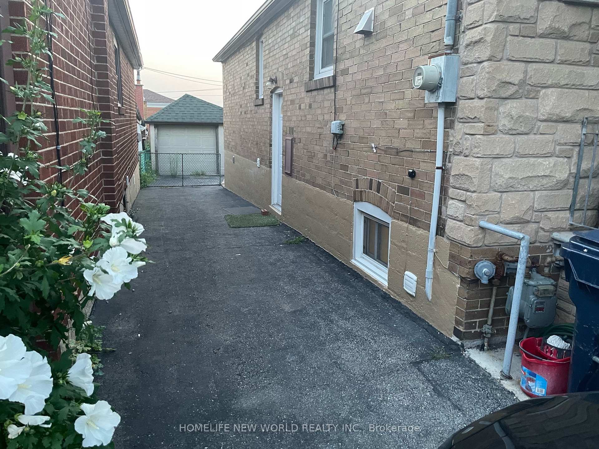 354 Kane Avenue Bsm, Toronto, ON M6M 3P4