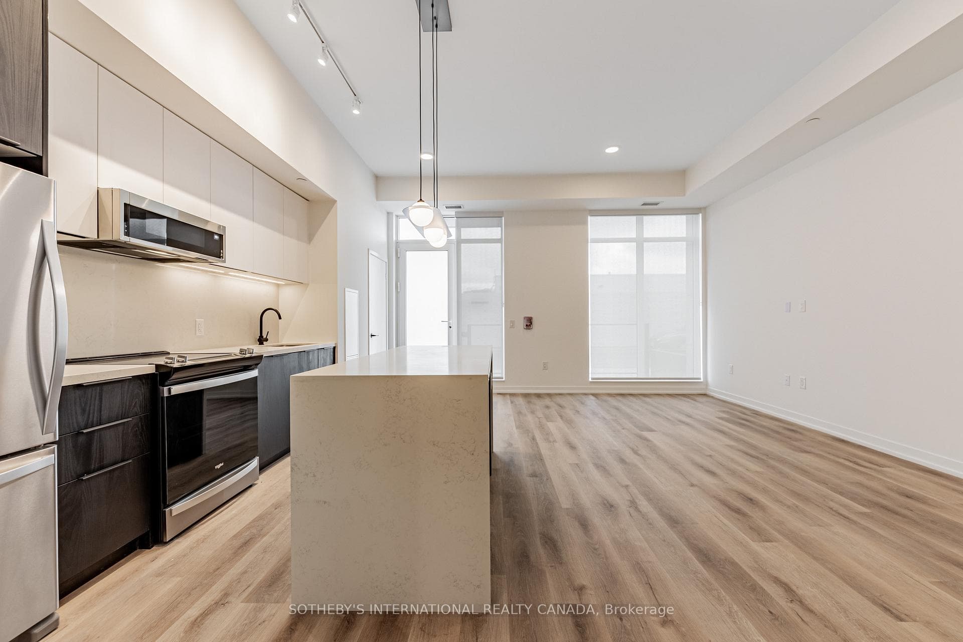 5 York Garden Way TH104, Toronto, ON M6A 2V1