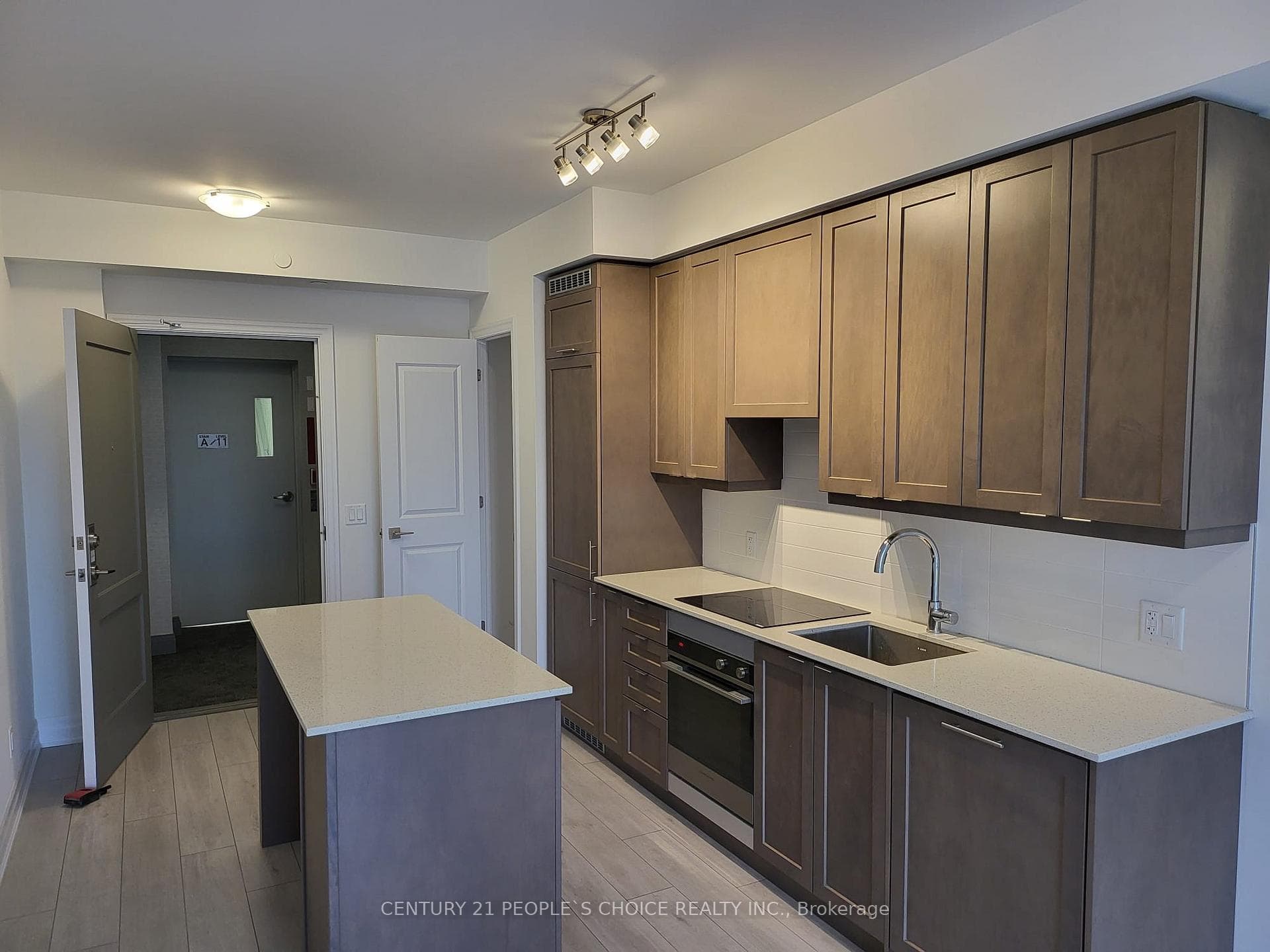 30 Elm Drive W 1102, Mississauga, ON L5B 1L9