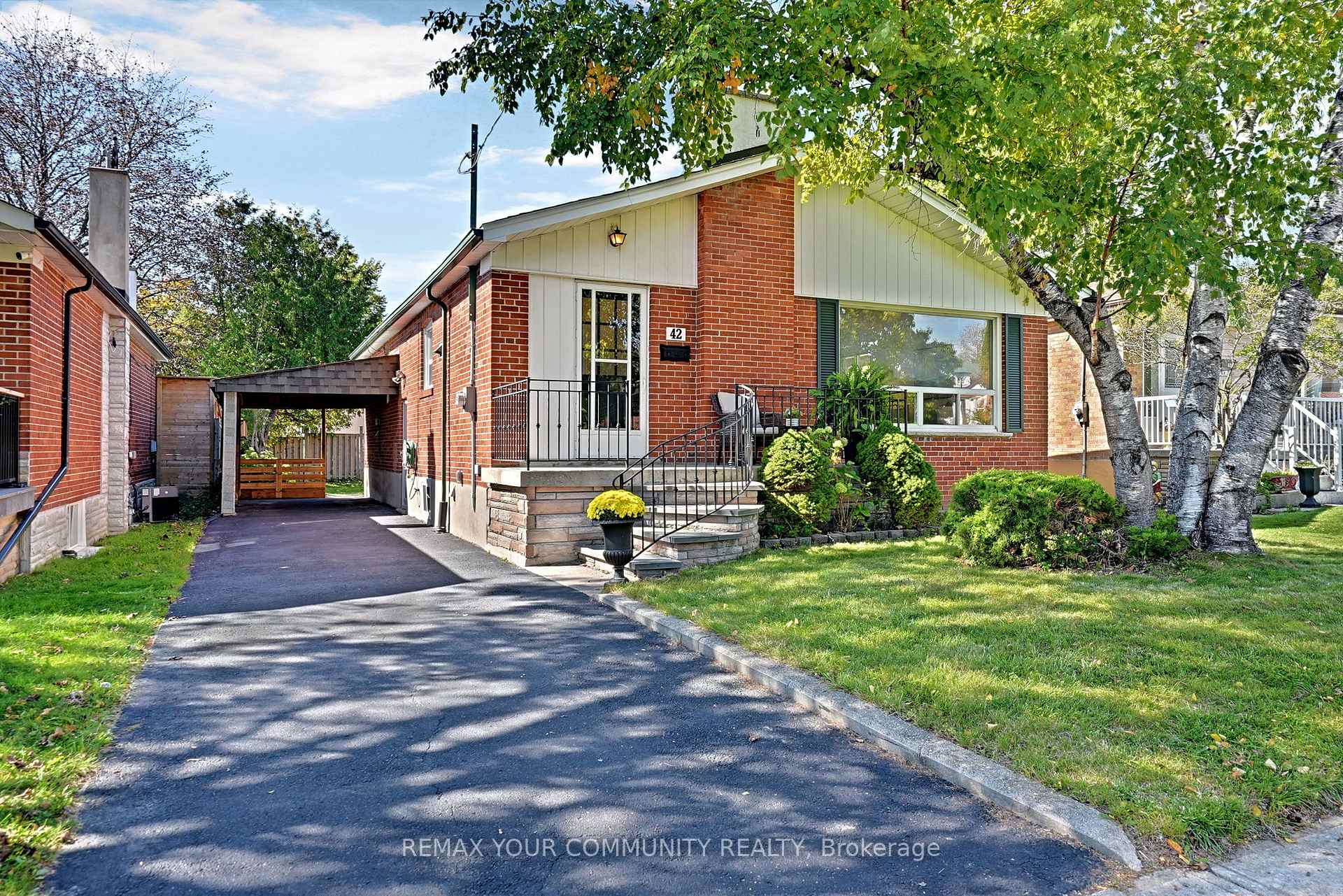 42 Beacon Road, Toronto, ON M1P 1G7