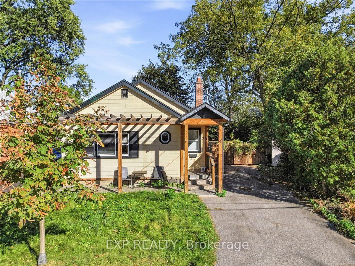 27 Hollywood Street S, Hamilton, ON L8S 3A9