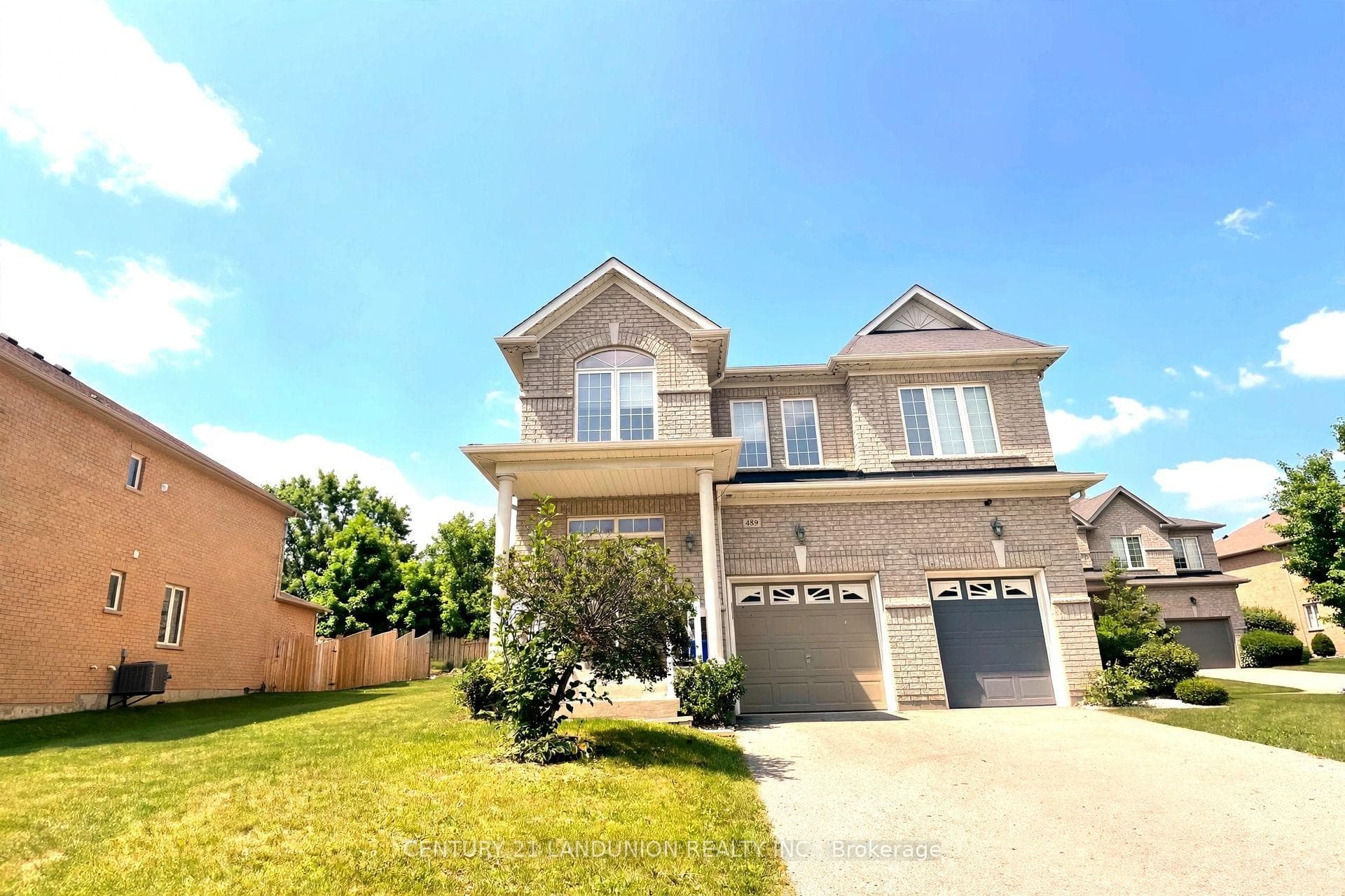489 Foxcroft Boulevard, Newmarket, ON L3X 3L7