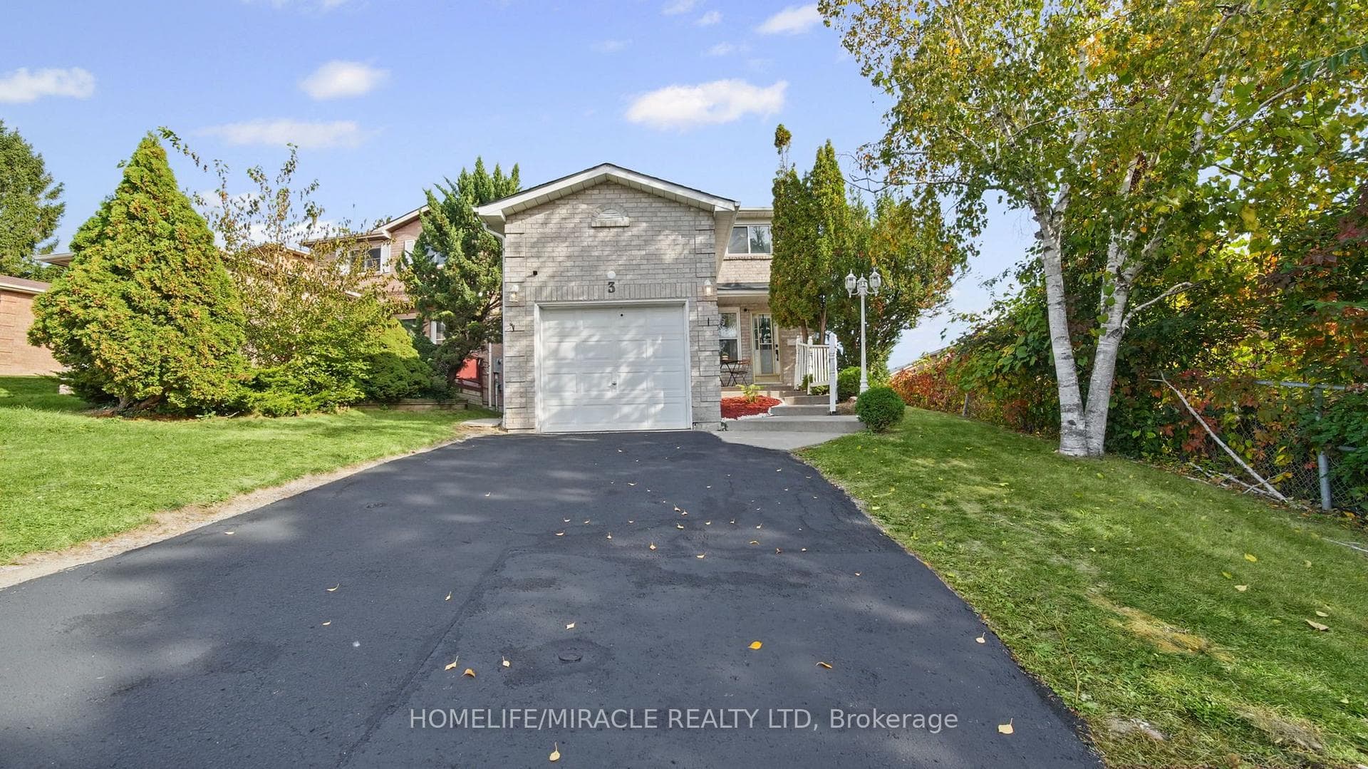 3 Trawley Crescent, Ajax, ON L1S 5Y7