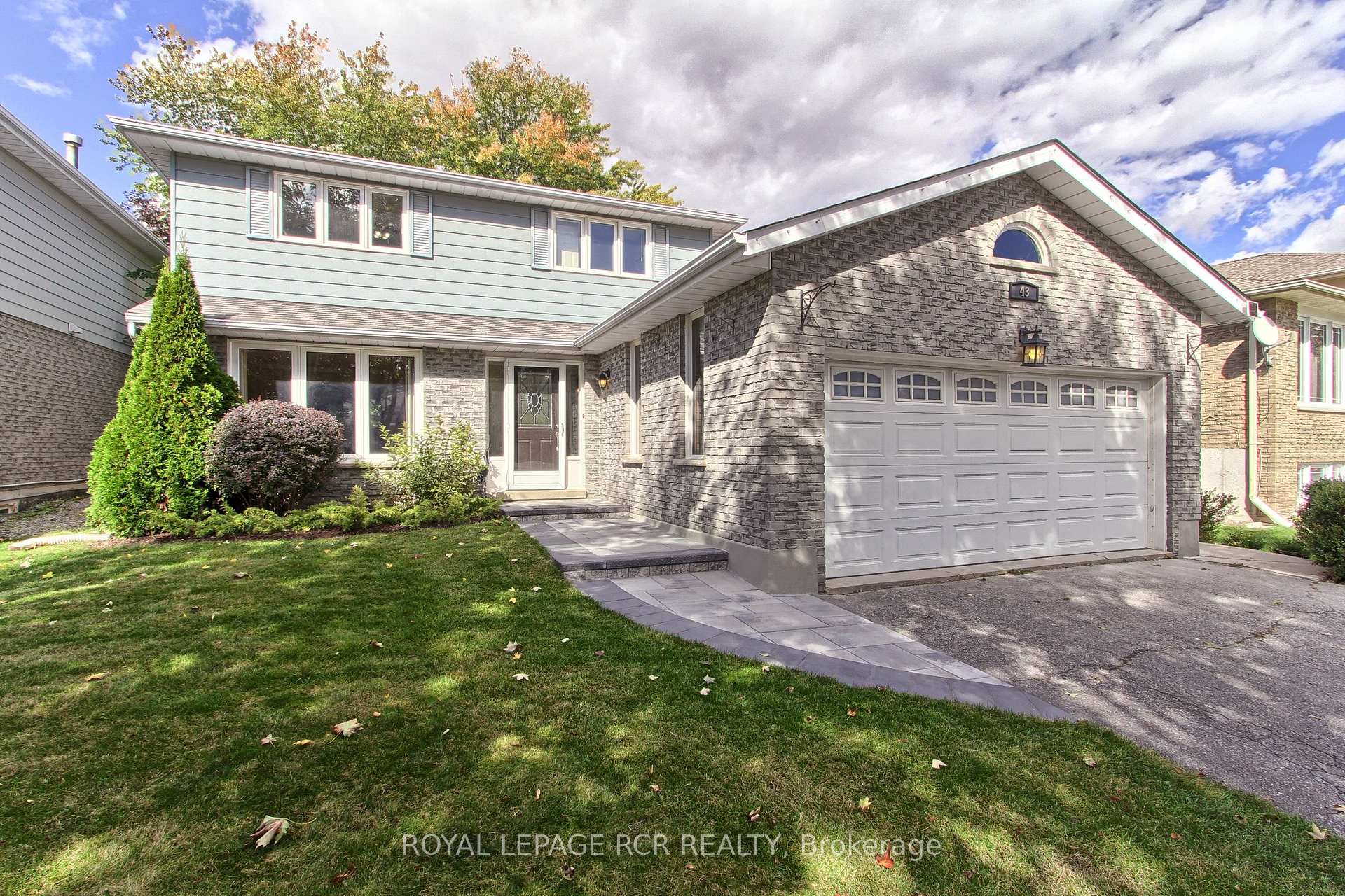 43 Crown Crescent, Bradford West Gwillimbury, ON L3Z 2M4