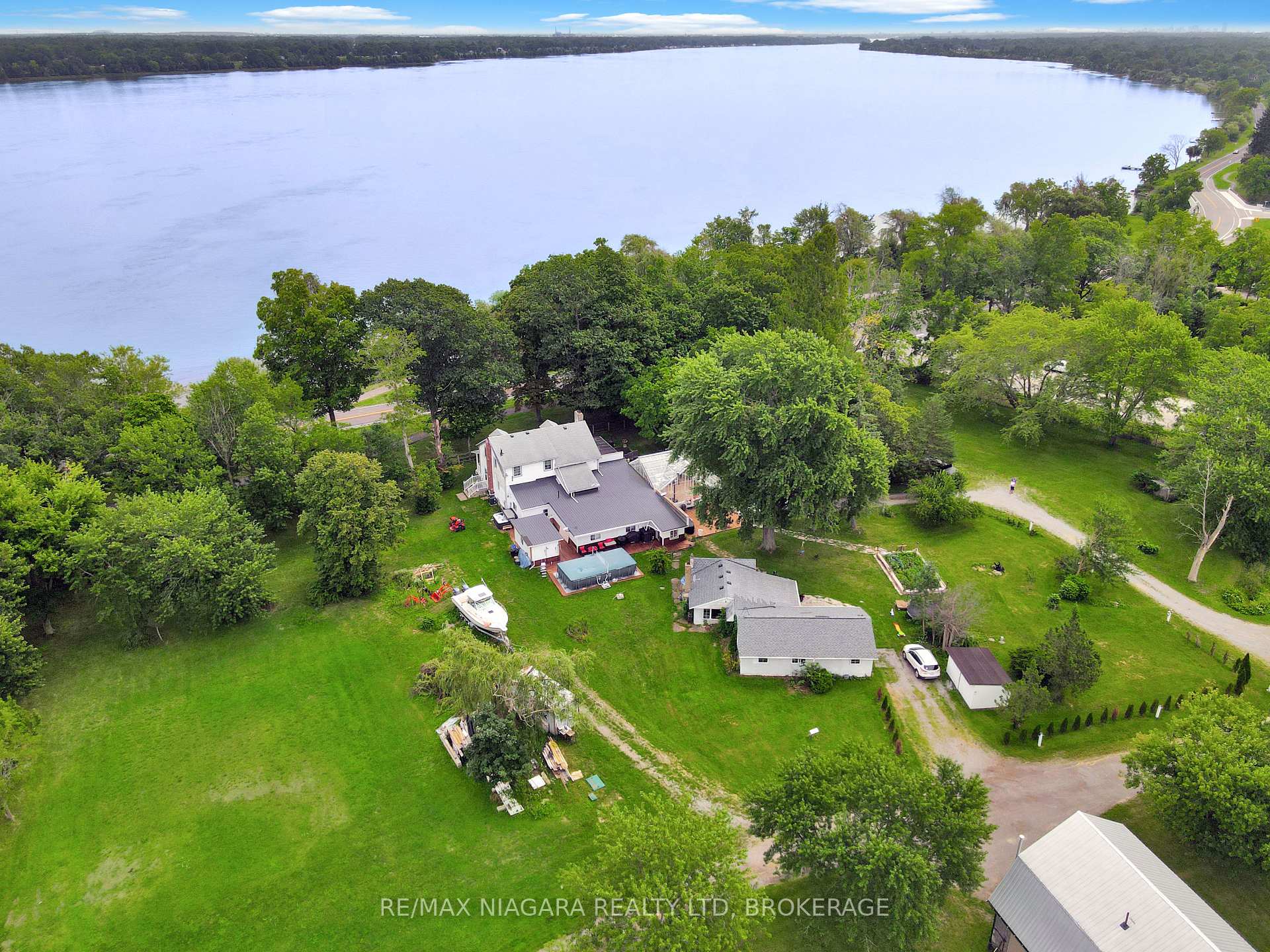 13693 Niagara River Parkway, Niagara Falls, ON L2E 6S6