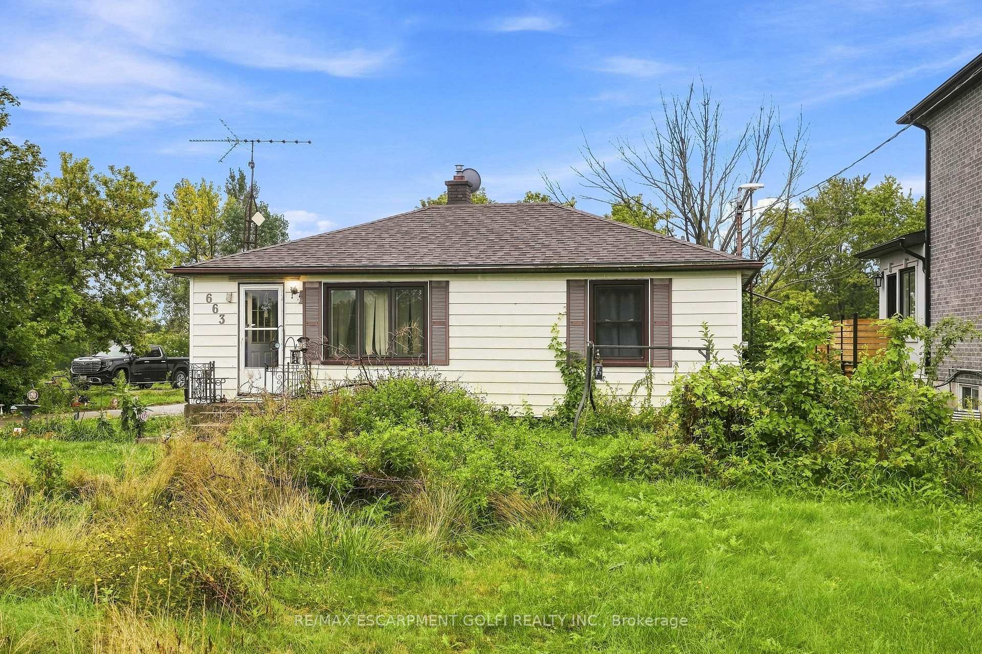 663 Ridge Road W, Grimsby, ON L3M 4E7