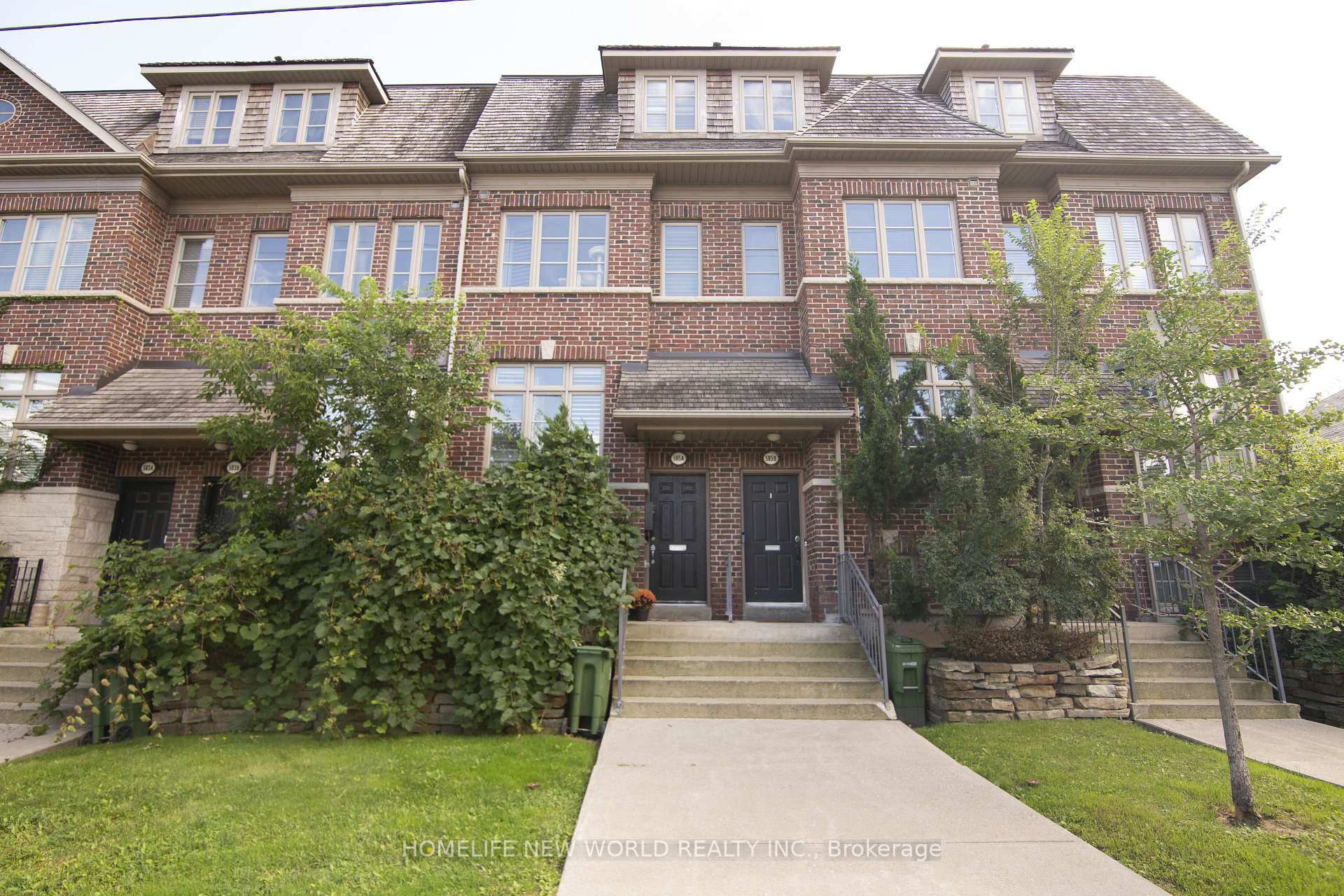 585A Oxford Street, Toronto, ON M8Y 1E6