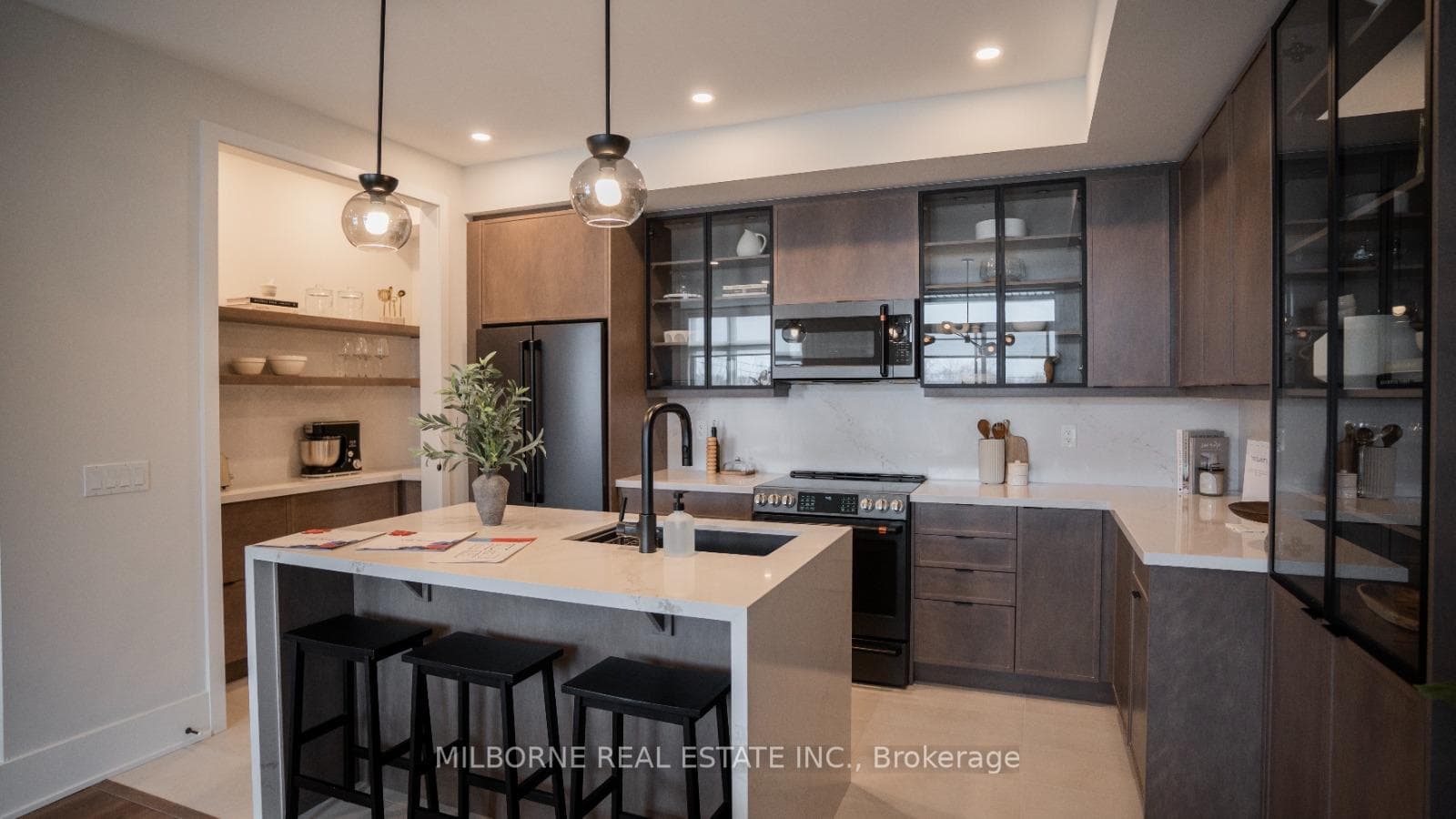 8 Arthur Plaxton Way, Markham, ON L6E 2E5