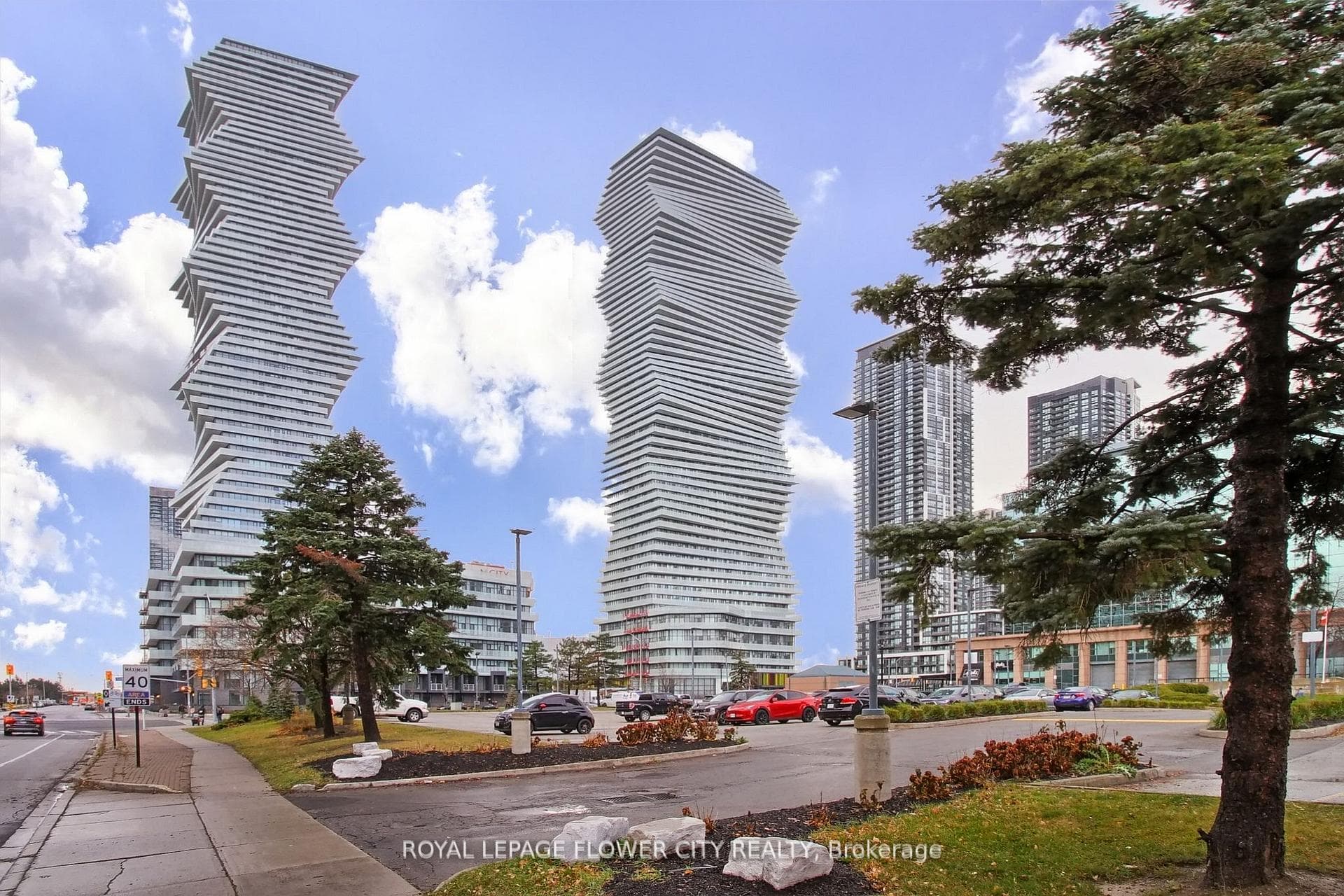 3900 Confedration Parkway 5704, Mississauga, ON L5M 0M3