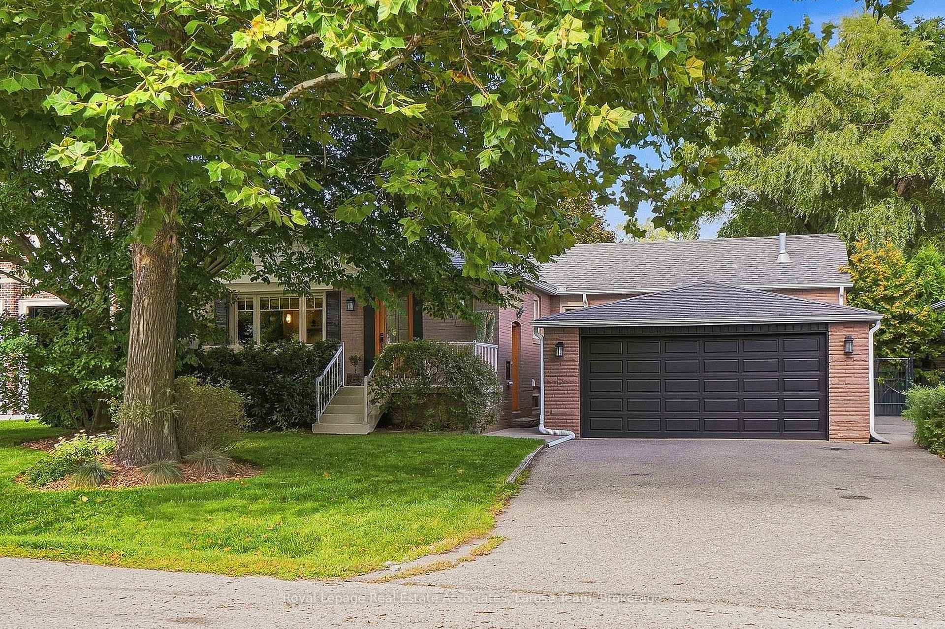 1511 Leda Avenue, Mississauga, ON L5G 4B9