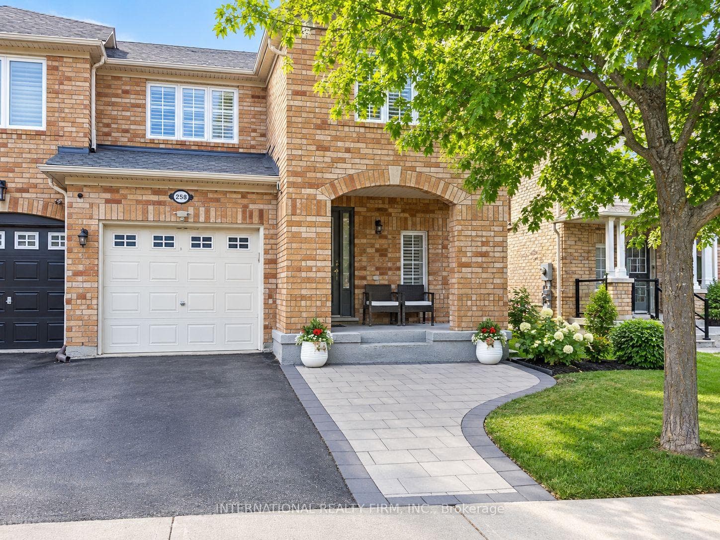 2588 Valleyridge Drive, Oakville, ON L6M 5H5