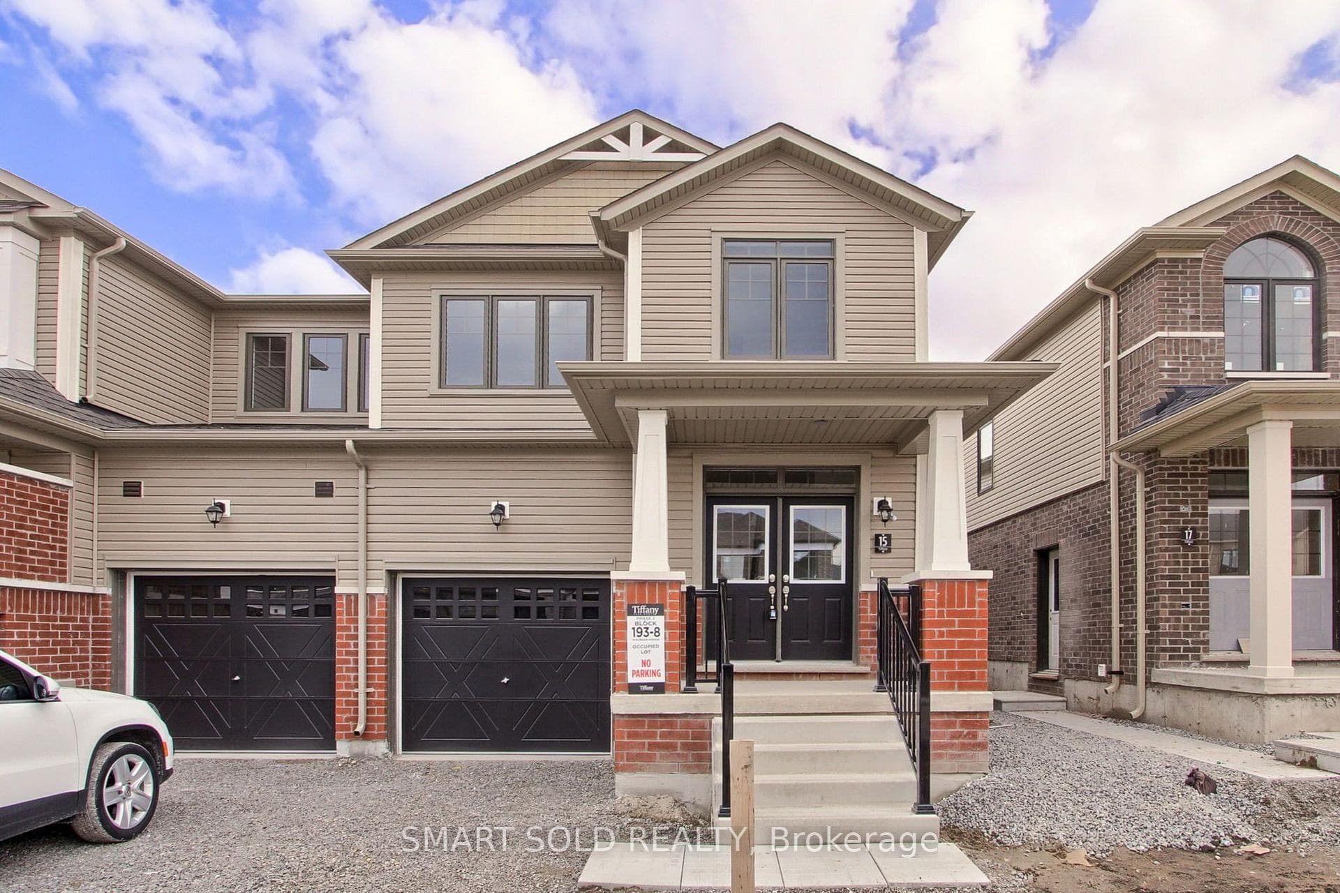 15 Durham Avenue, Barrie, ON L9J 0W7