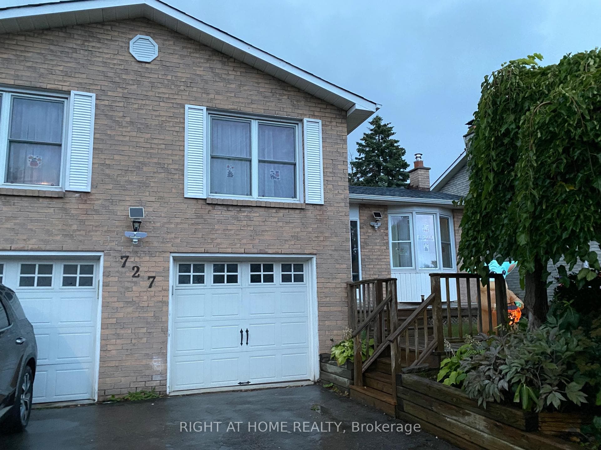 727 Down Crescent, Oshawa, ON L1H 7X9