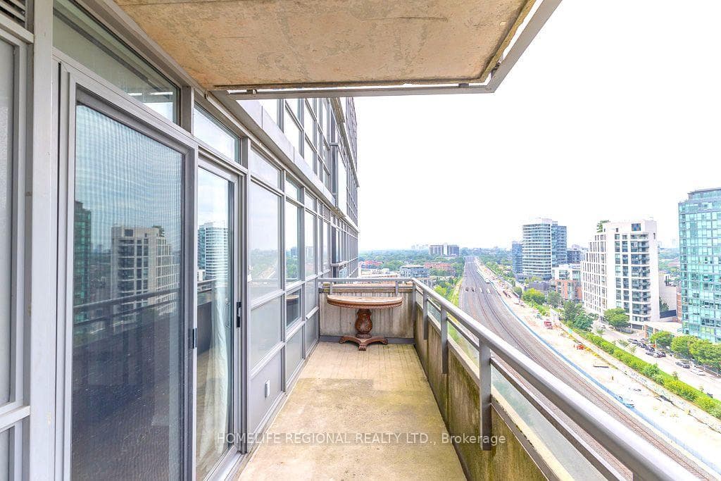 38 Joe Shuster Way 1520, Toronto, ON M6K 0A5